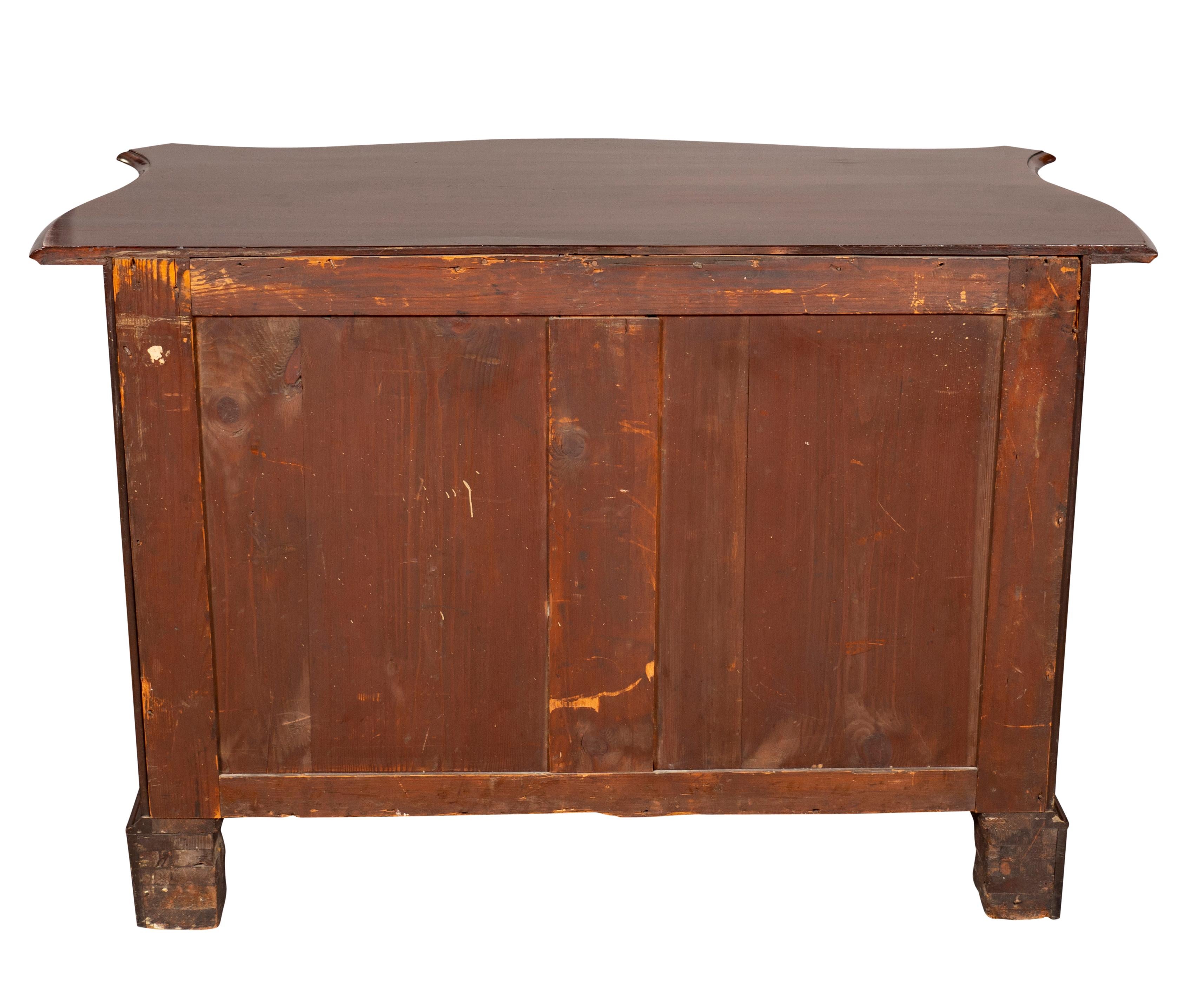 Late 18th Century George III Mahogany Serpentine Chest of Drawers For Sale