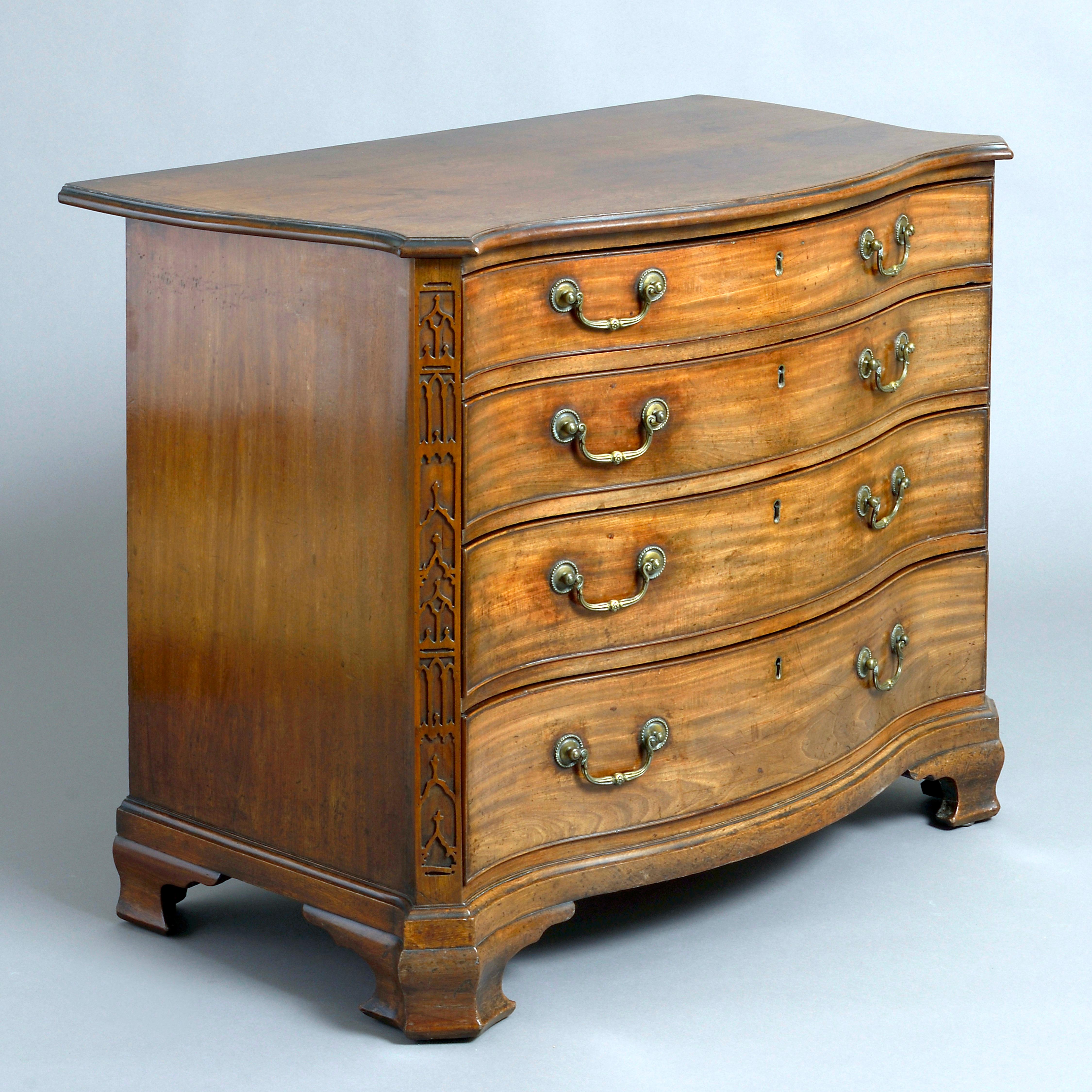 Commode a serpentina in mogano di Giorgio III In condizioni buone in vendita a London, GB