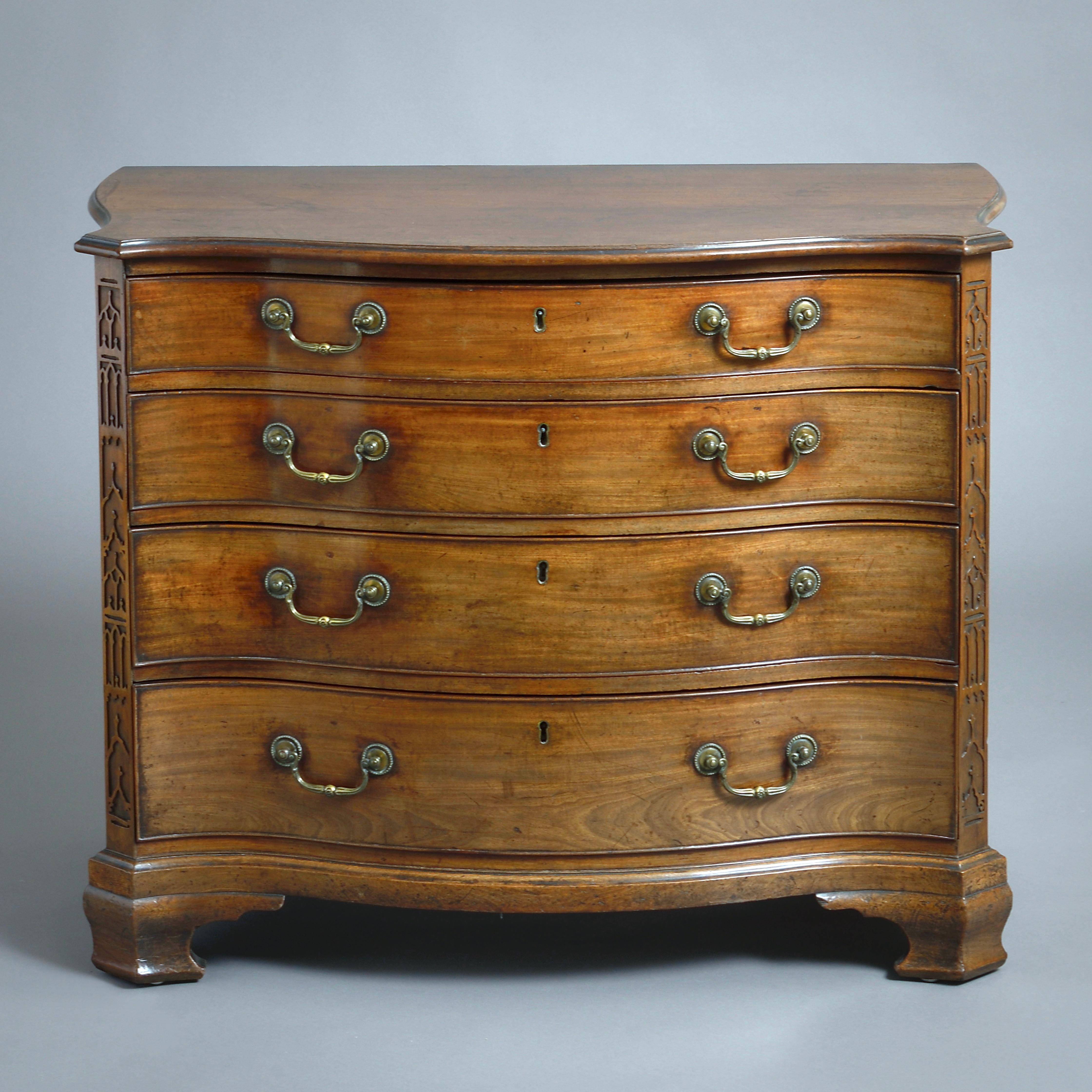Mogano Commode a serpentina in mogano di Giorgio III in vendita