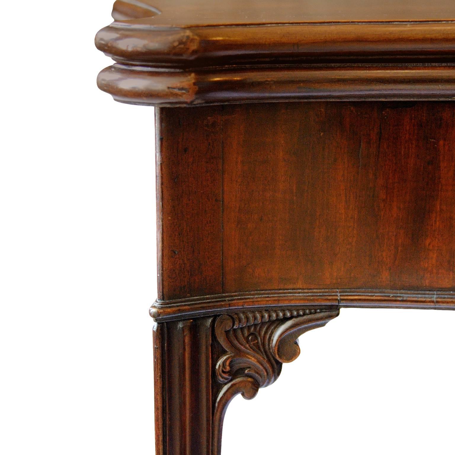 George III Mahogany Serpentine Fronted Card Table, circa 1780 For Sale 2