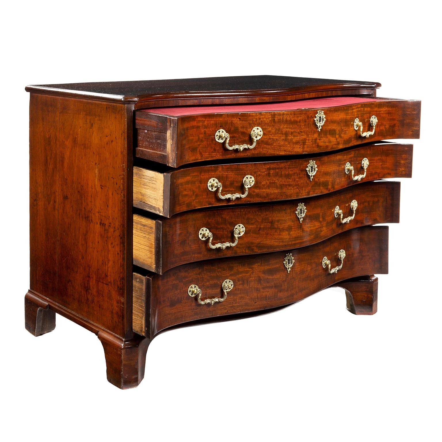 George III Mahogany Serpentine Fronted Chest of Drawers, circa 1765 1