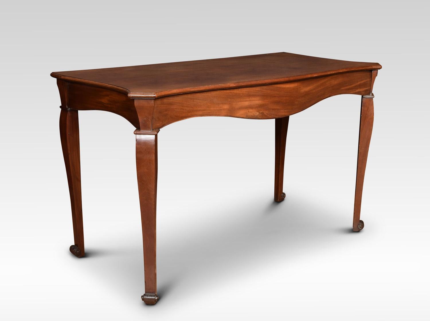George III serving table, the large mahogany serpentine fronted top above shaped freeze. All raised up on tapering front legs terminating in scroll feet.
Dimensions:
Height 35 inches
Width 57.5 inches
Depth 29.5 inches.