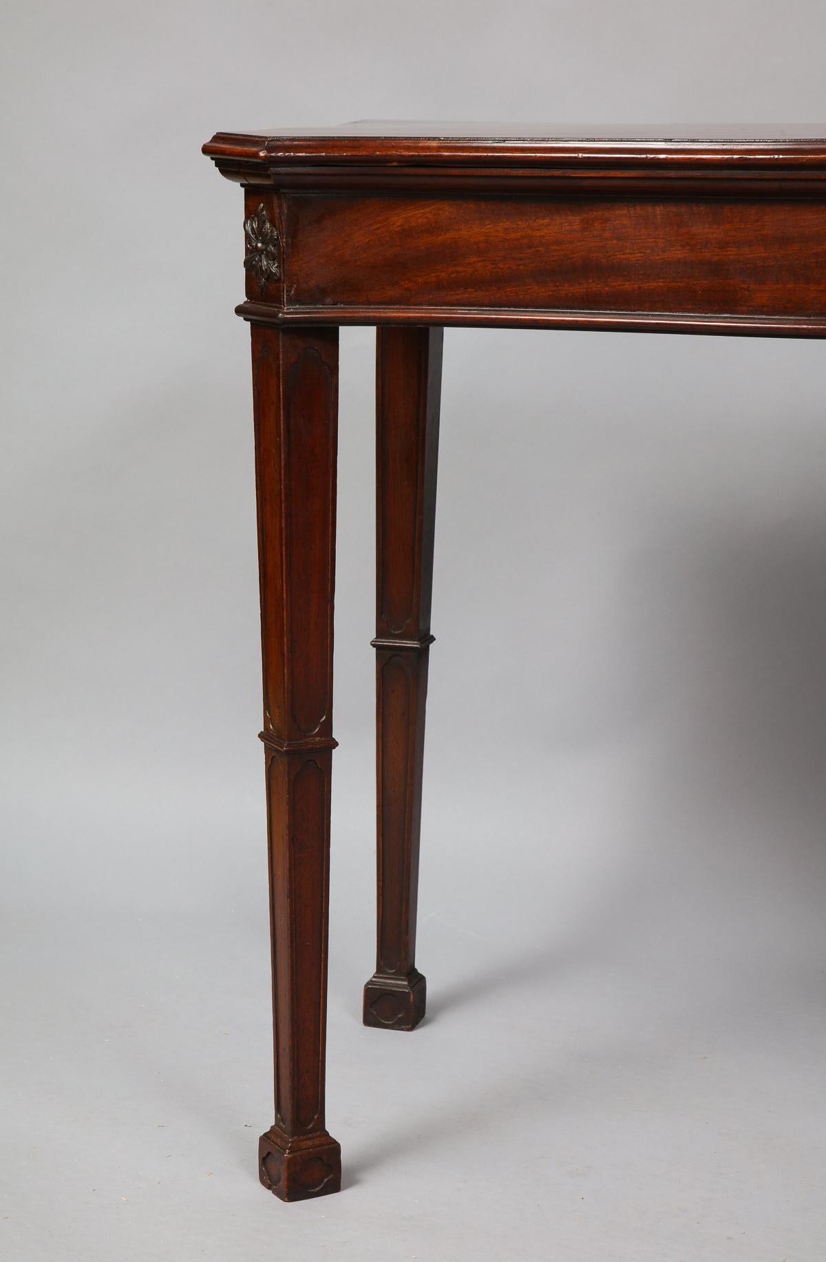 George III Mahogany Serpentine Serving Table In Good Condition In Greenwich, CT