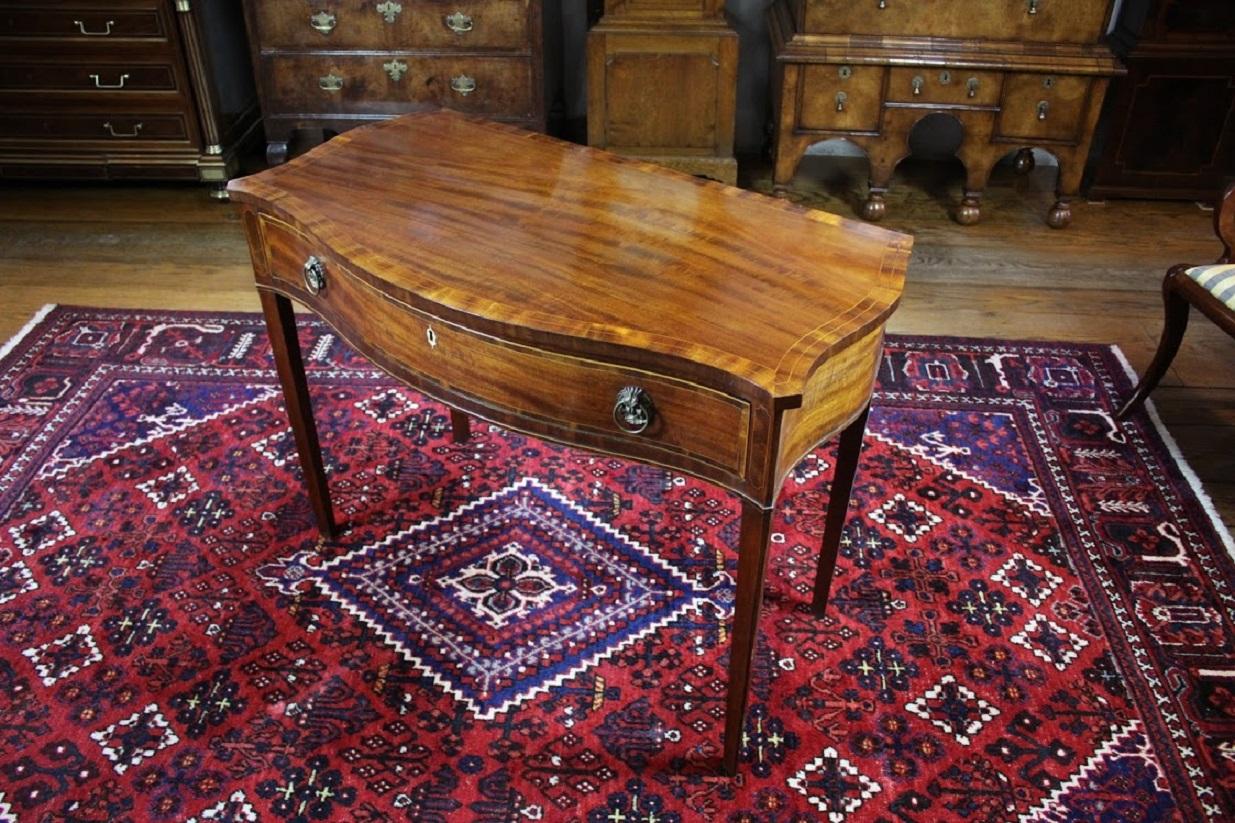 European George III Mahogany Serpentine Side Table For Sale