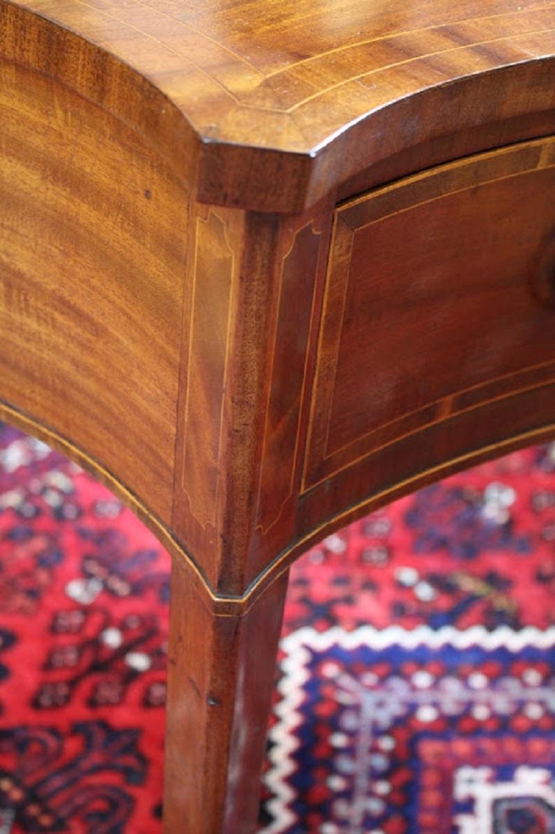 19th Century George III Mahogany Serpentine Side Table For Sale
