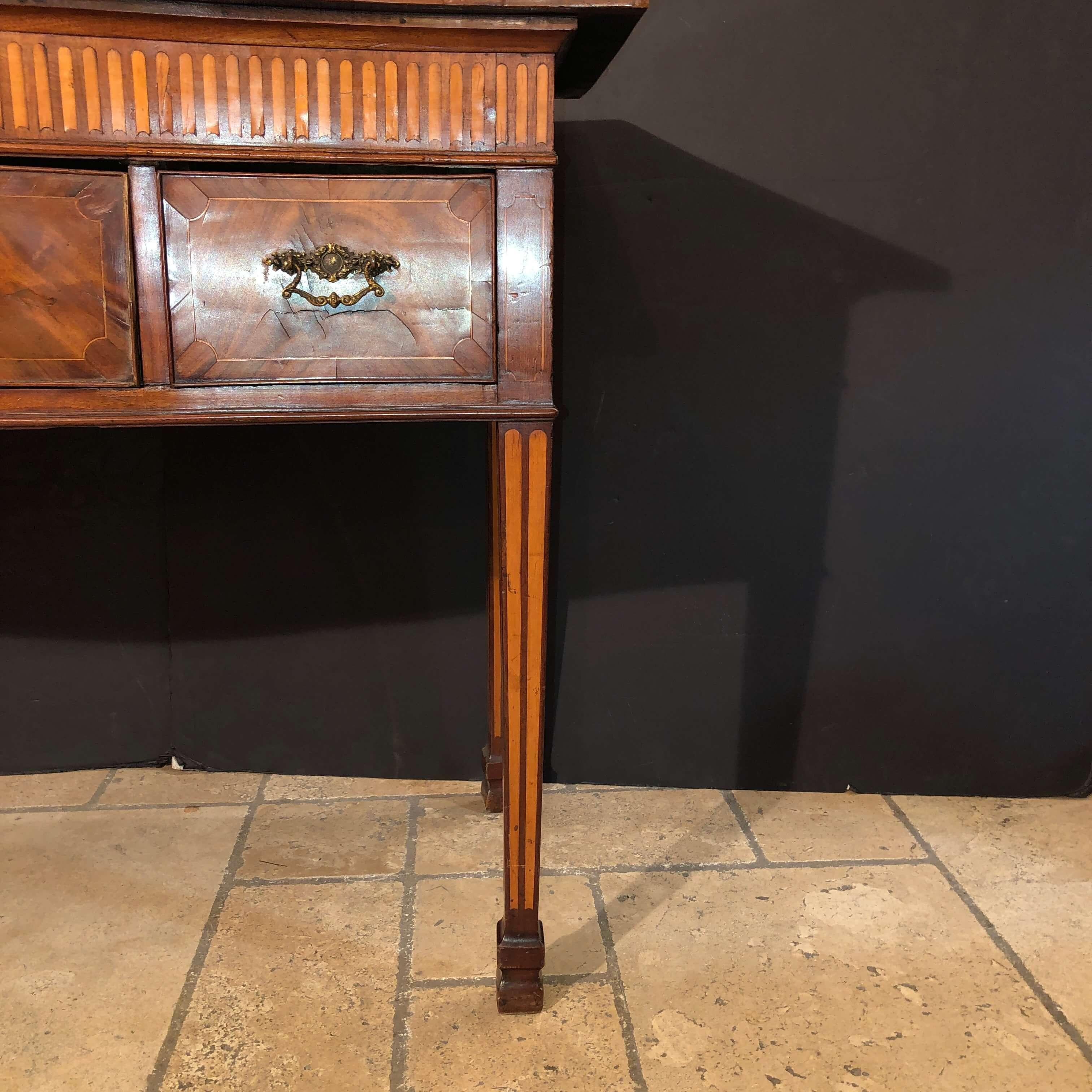 George III Mahogany Serpentine Sideboard In Good Condition In Westwood, NJ