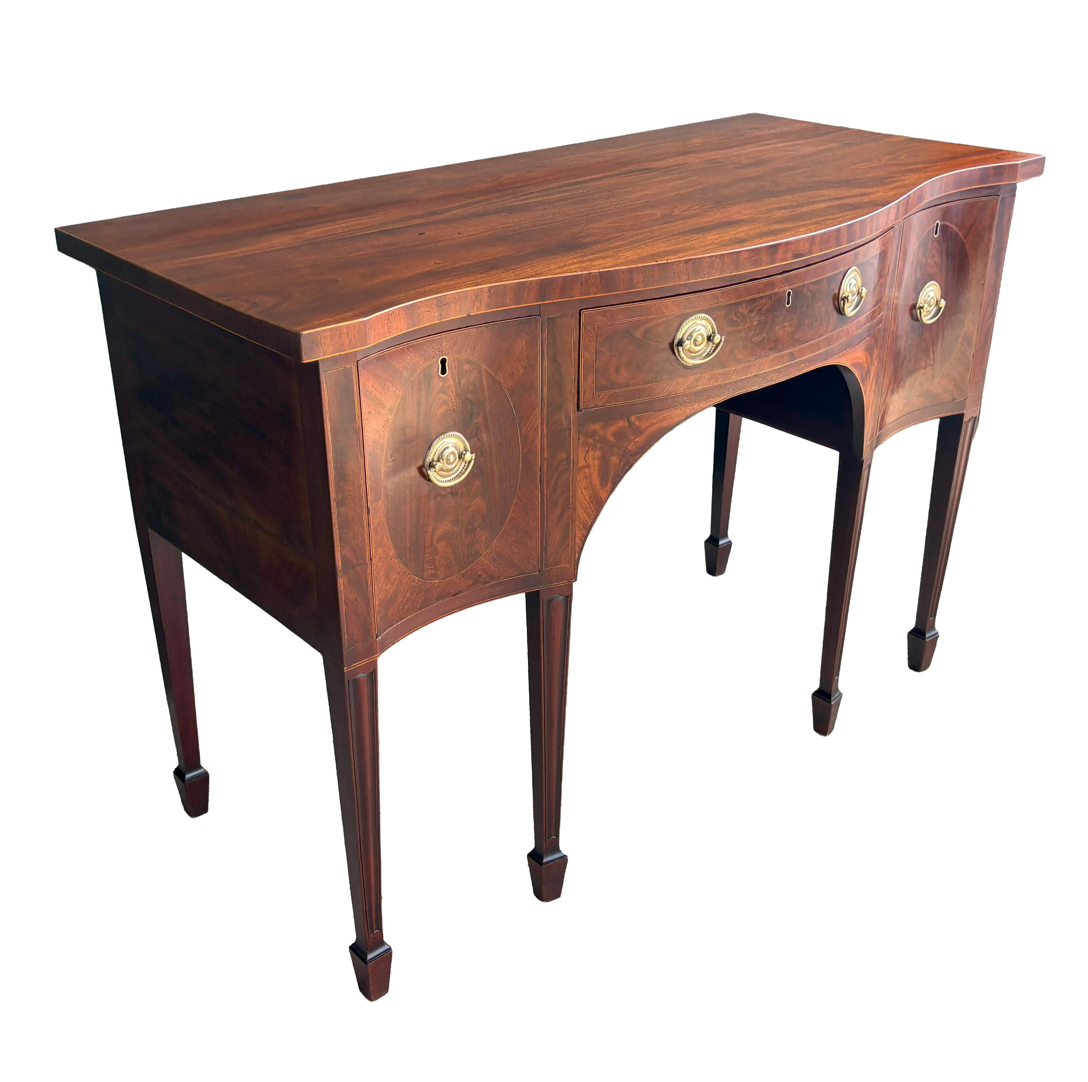 George III Mahogany Serpentine Sideboard In Good Condition For Sale In Essex, MA