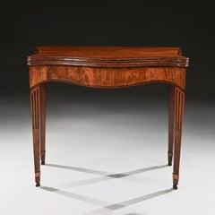 Tavolo da tè a serpentina in mogano di Giorgio III dal colore e dalla patinatura eccezionali