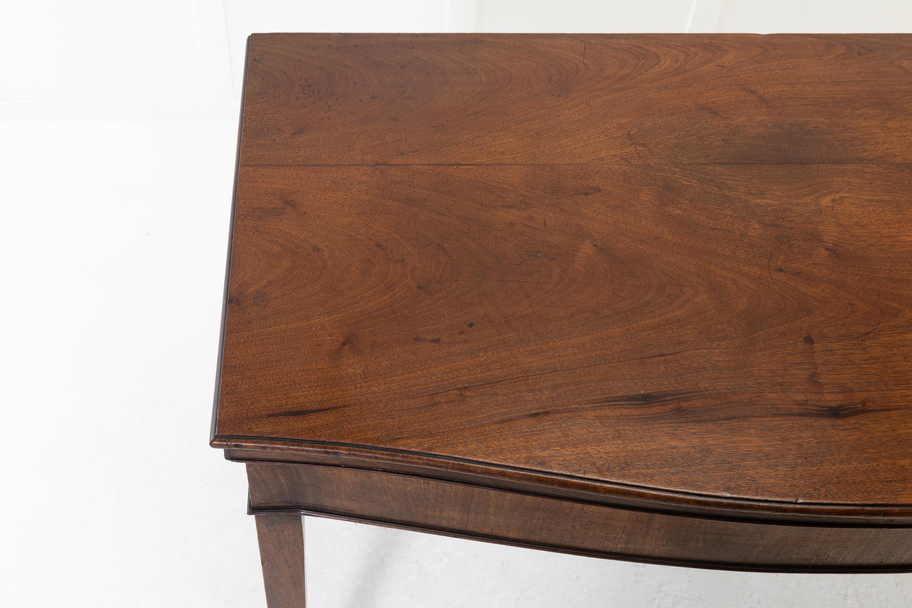 George III Mahogany Side/Serving Table In Excellent Condition For Sale In Gloucestershire, GB