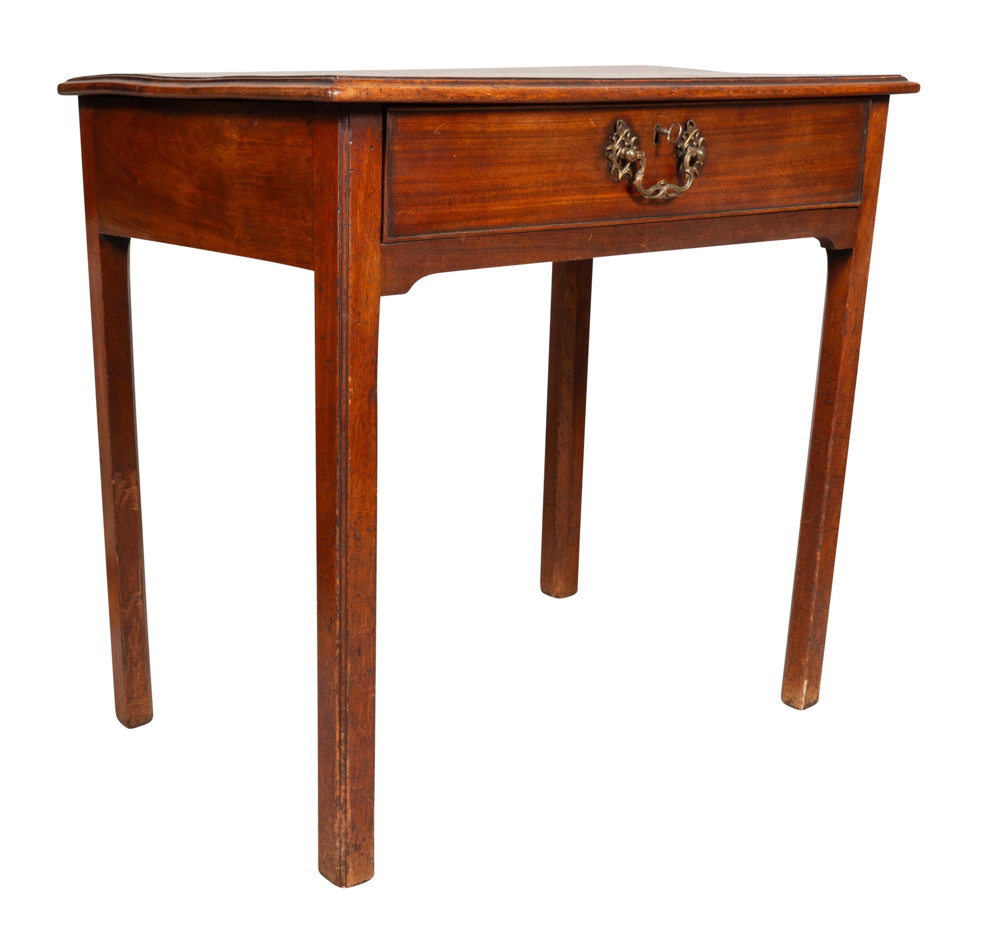 Anglais Table d'appoint en acajou George III en vente