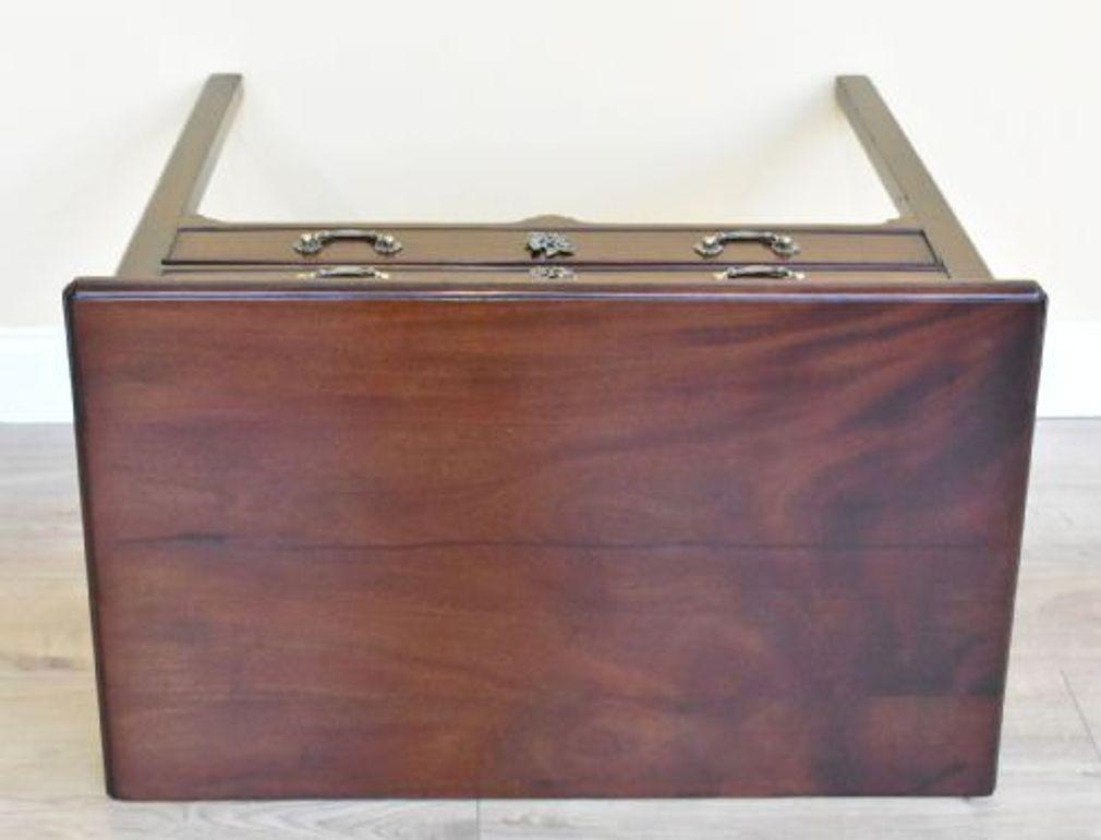 Table d'appoint en acajou George III en vente 1