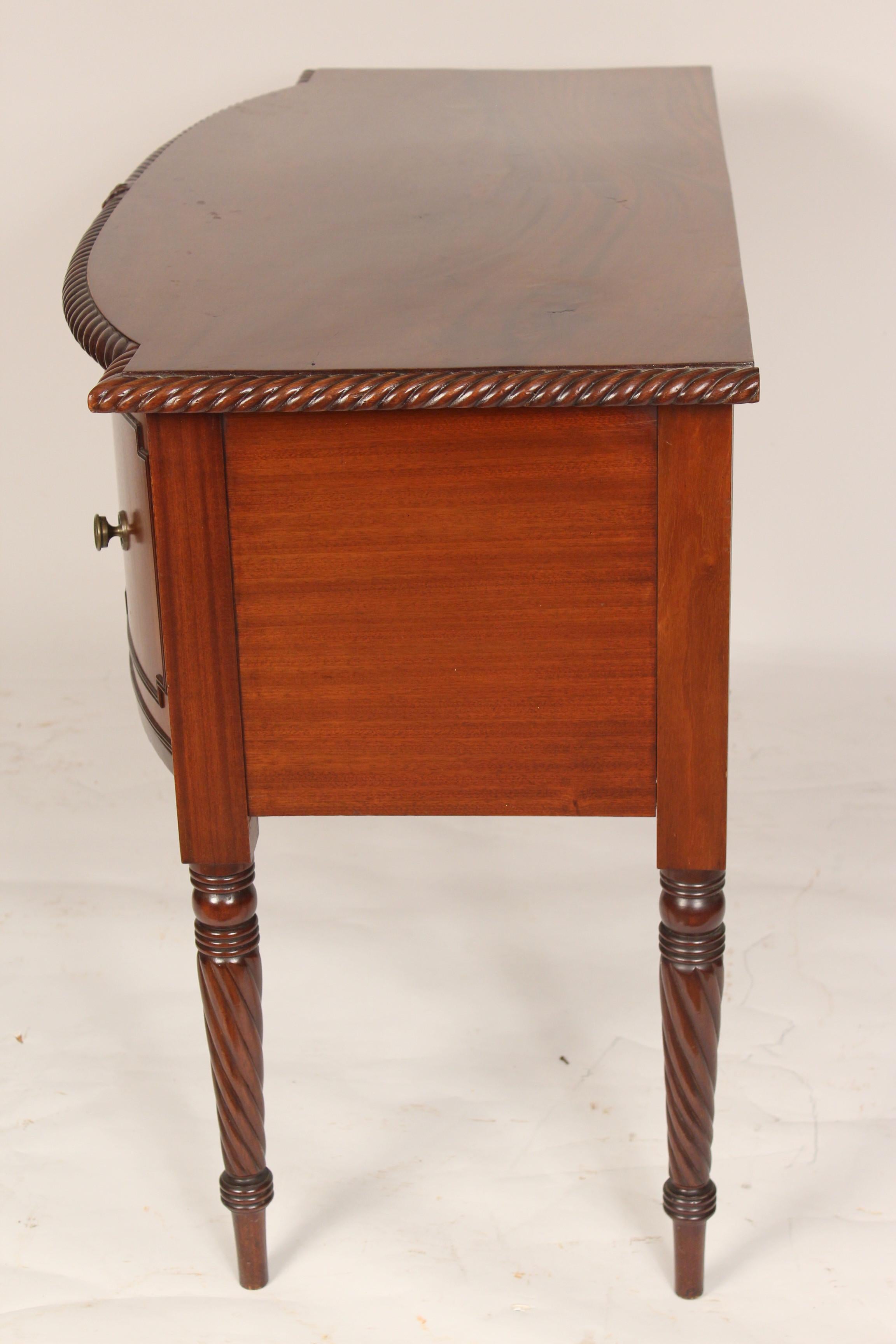 George III Mahogany Sideboard In Good Condition In Laguna Beach, CA