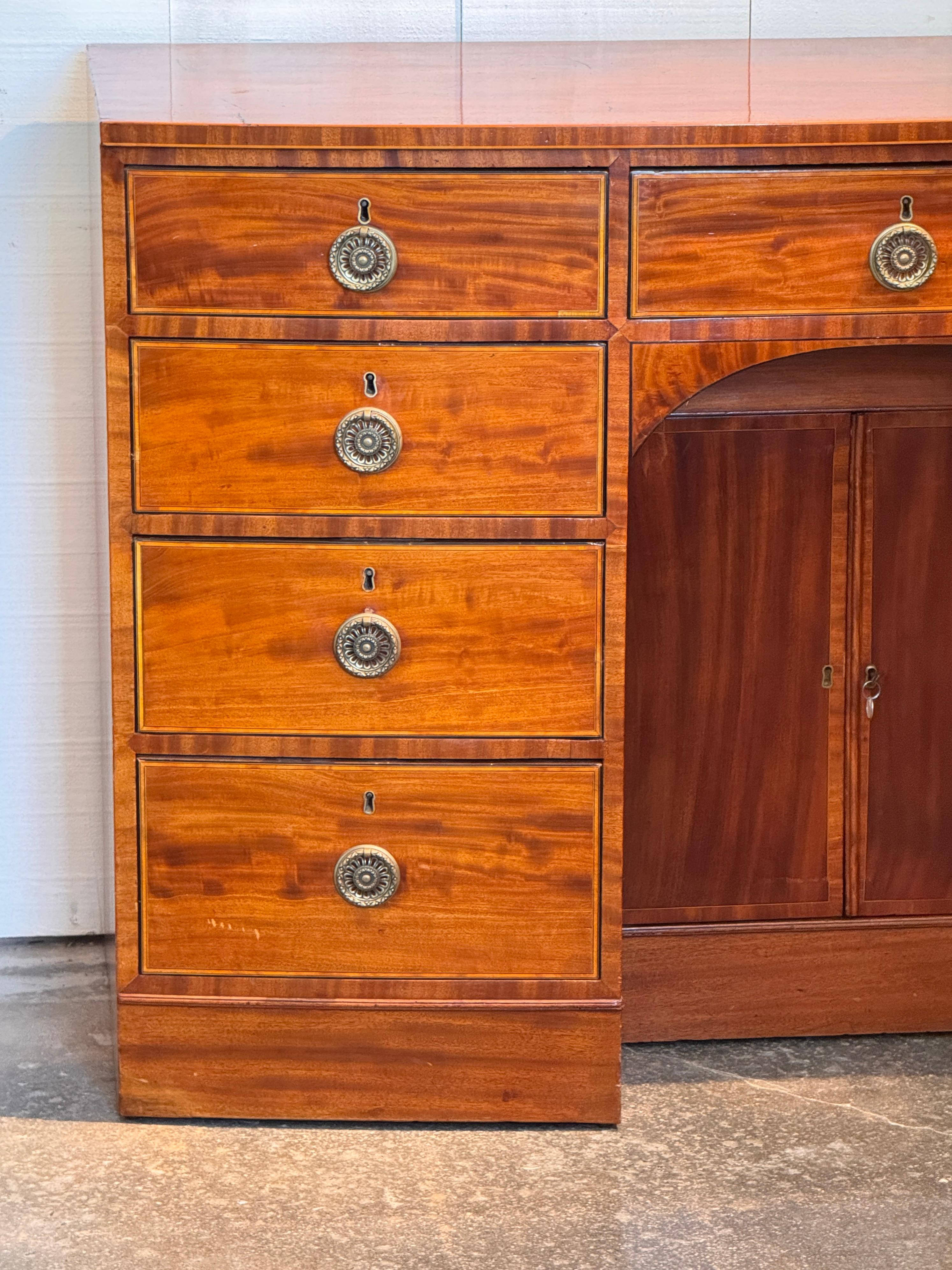 George III Mahogany Sideboard In Good Condition For Sale In Charlottesville, VA
