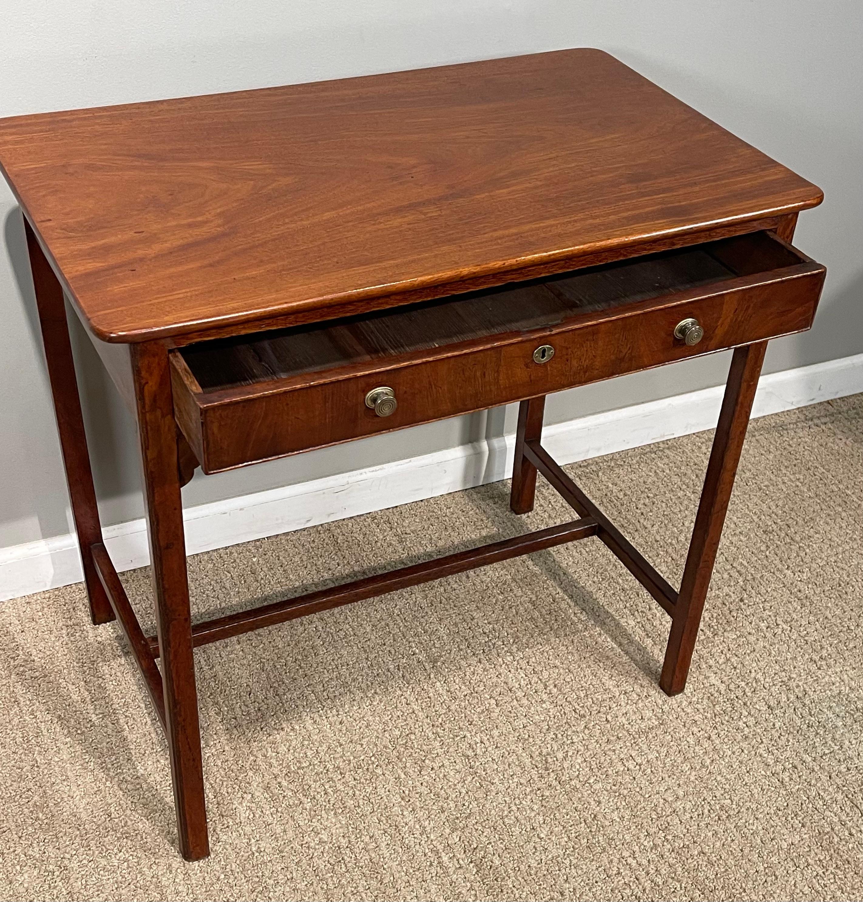 George III Mahogany Single Drawer Side Table In Good Condition In New York, NY