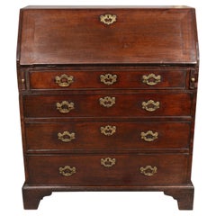 Bureau George III en acajou à façade inclinée