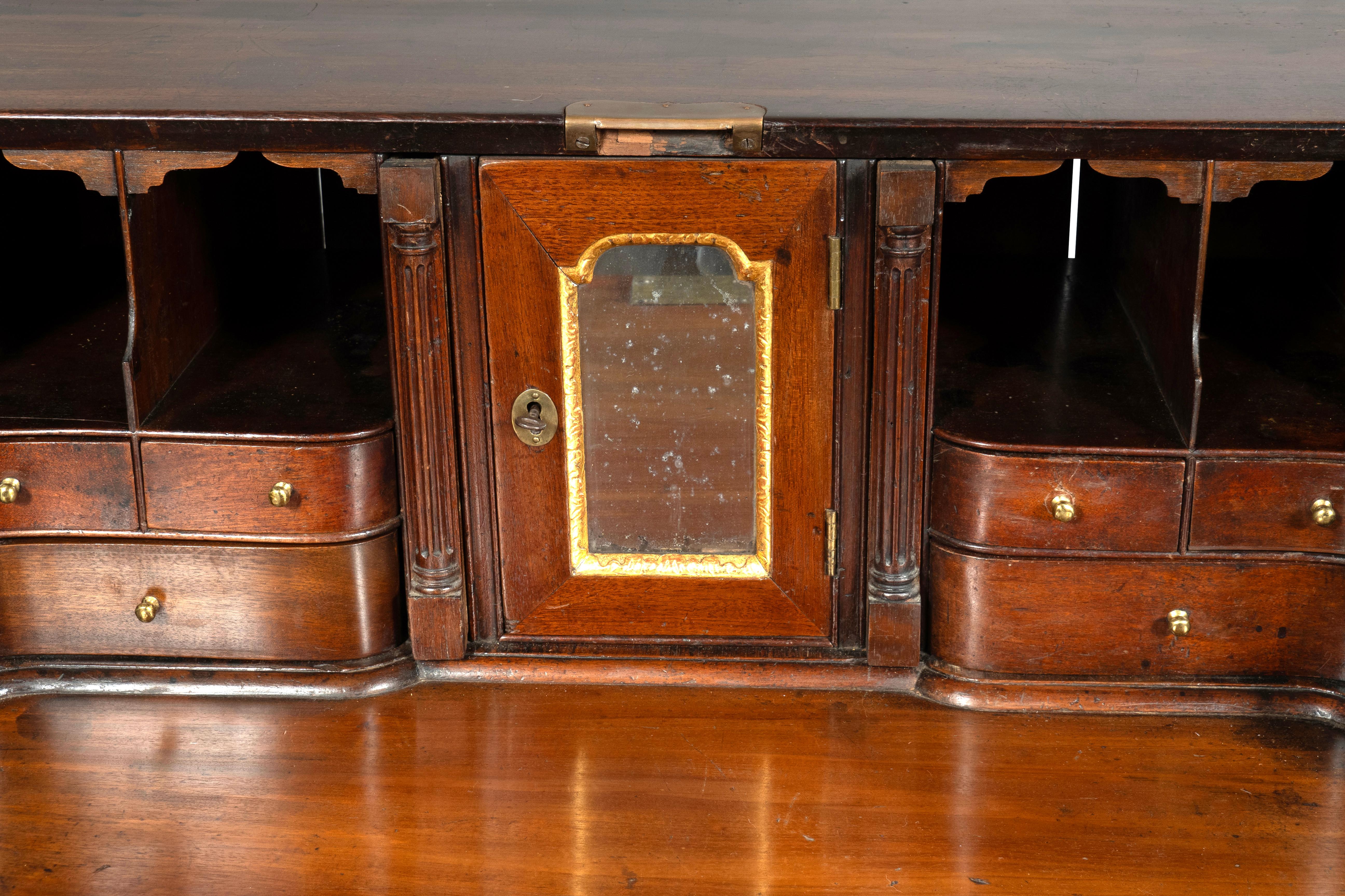 George III Mahagoni Schreibtisch mit schräger Klappe im Angebot 3