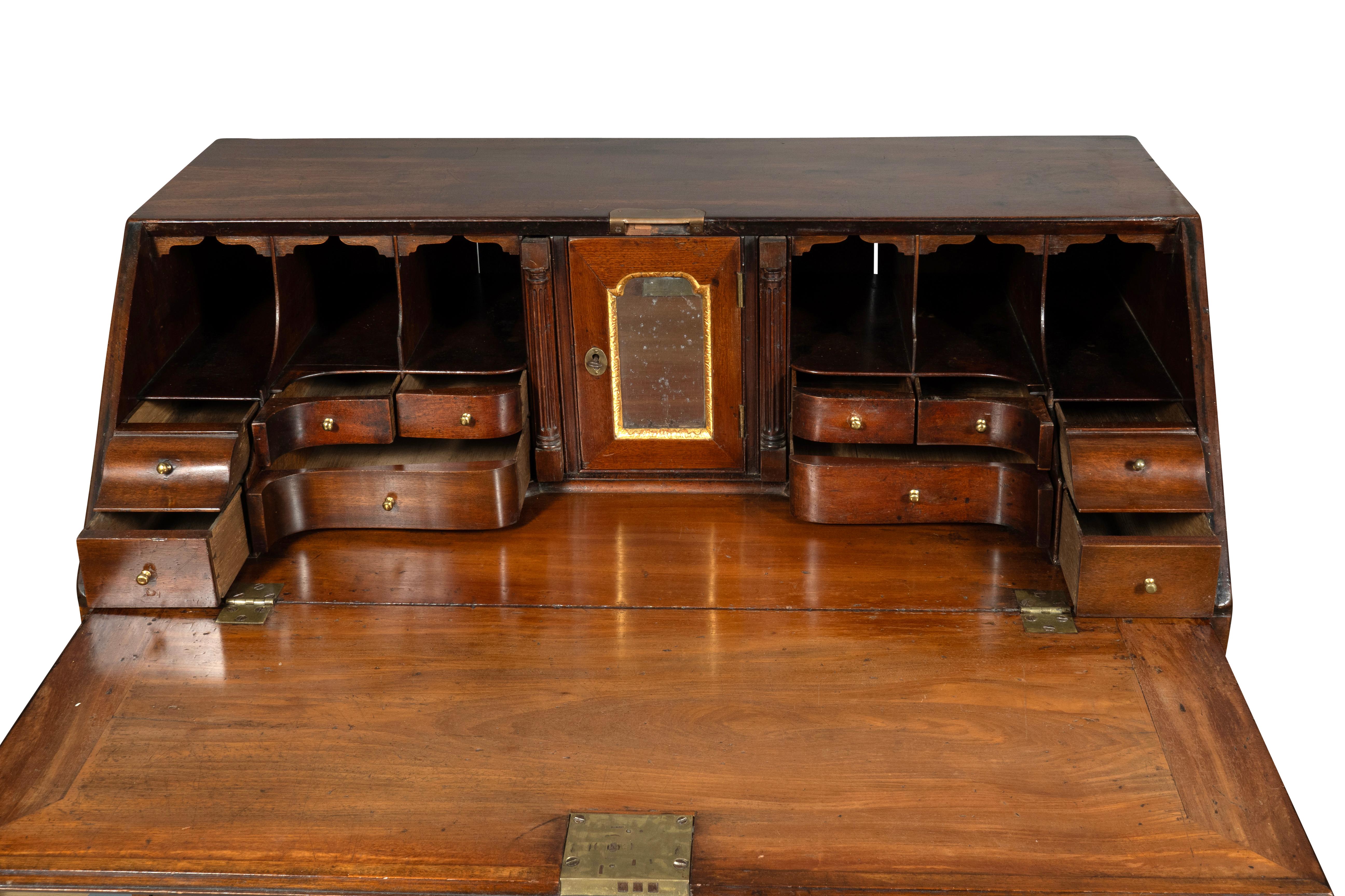 George III Mahagoni Schreibtisch mit schräger Klappe im Angebot 5