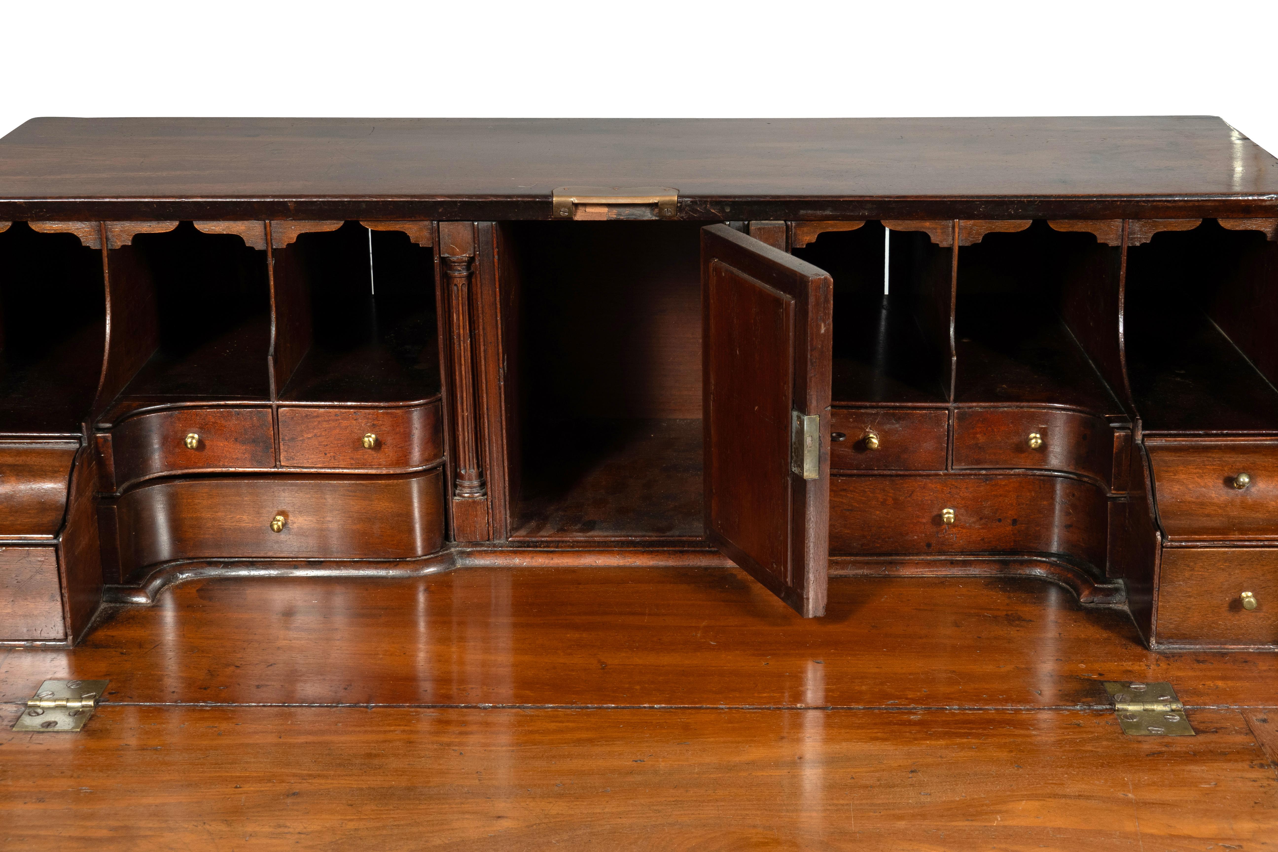 George III Mahagoni Schreibtisch mit schräger Klappe im Angebot 7