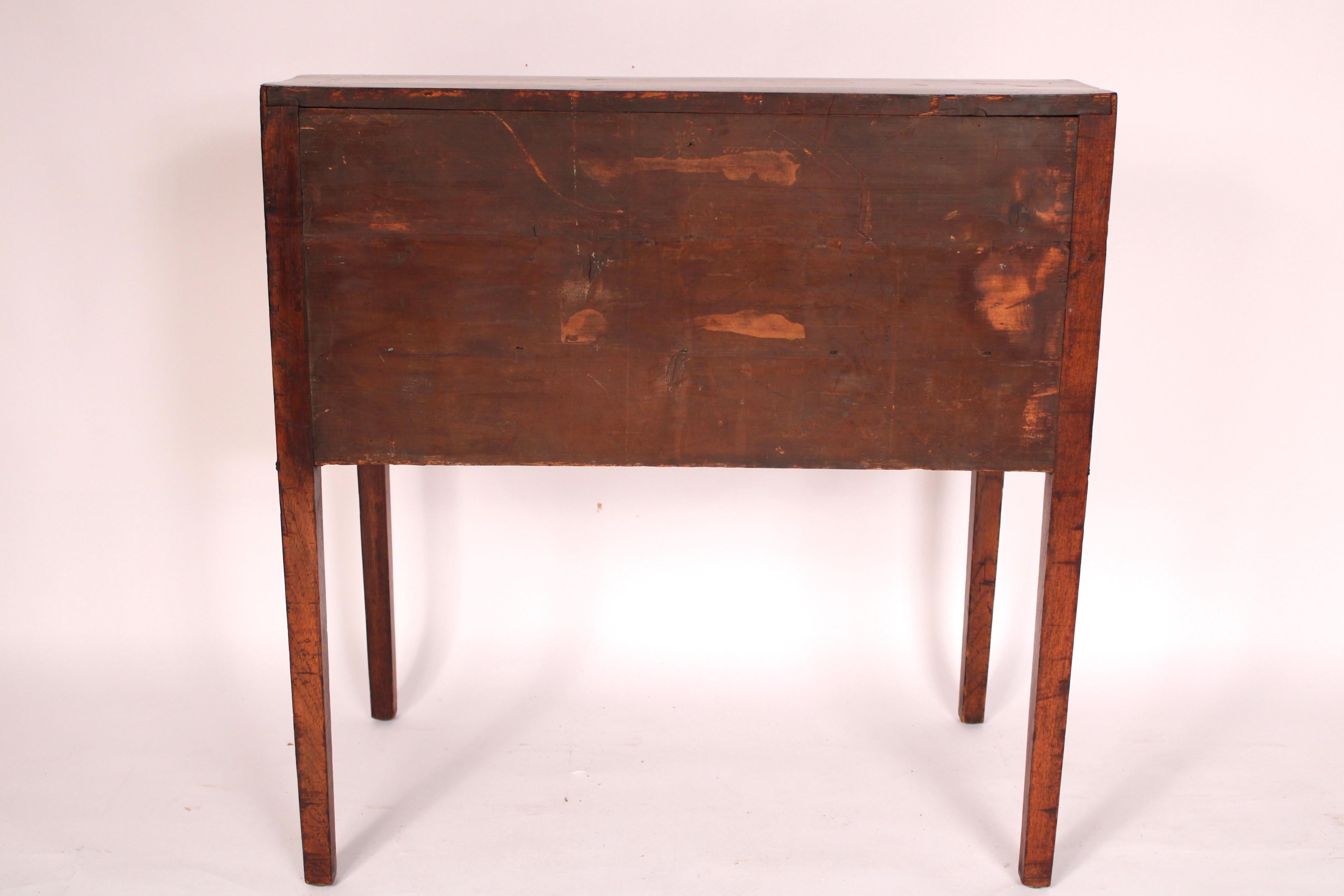 Bureau à plateau incliné George III en acajou en vente 9