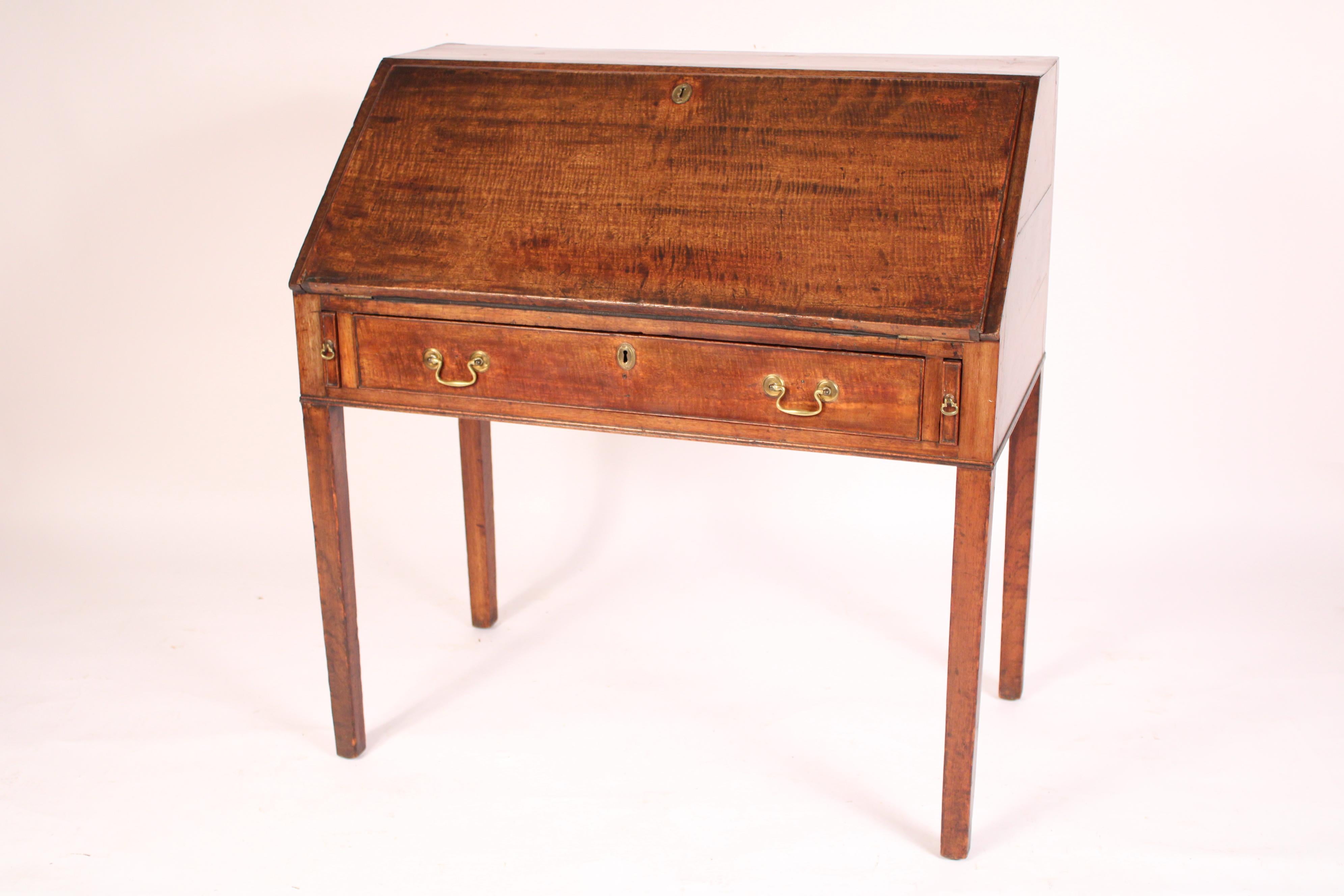 Anglais Bureau à plateau incliné George III en acajou en vente