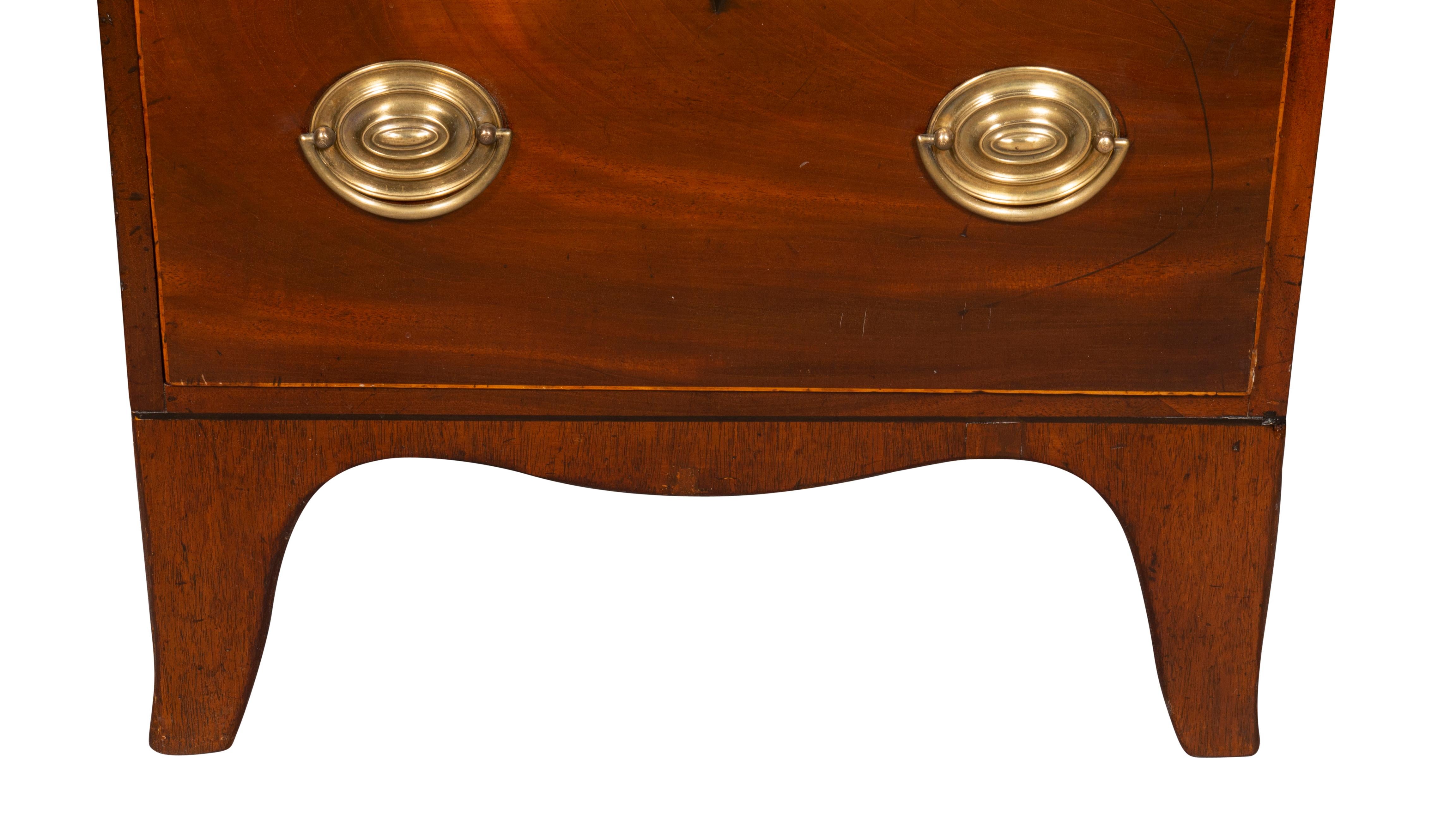 George III Mahogany Small Chest of Drawers For Sale 7