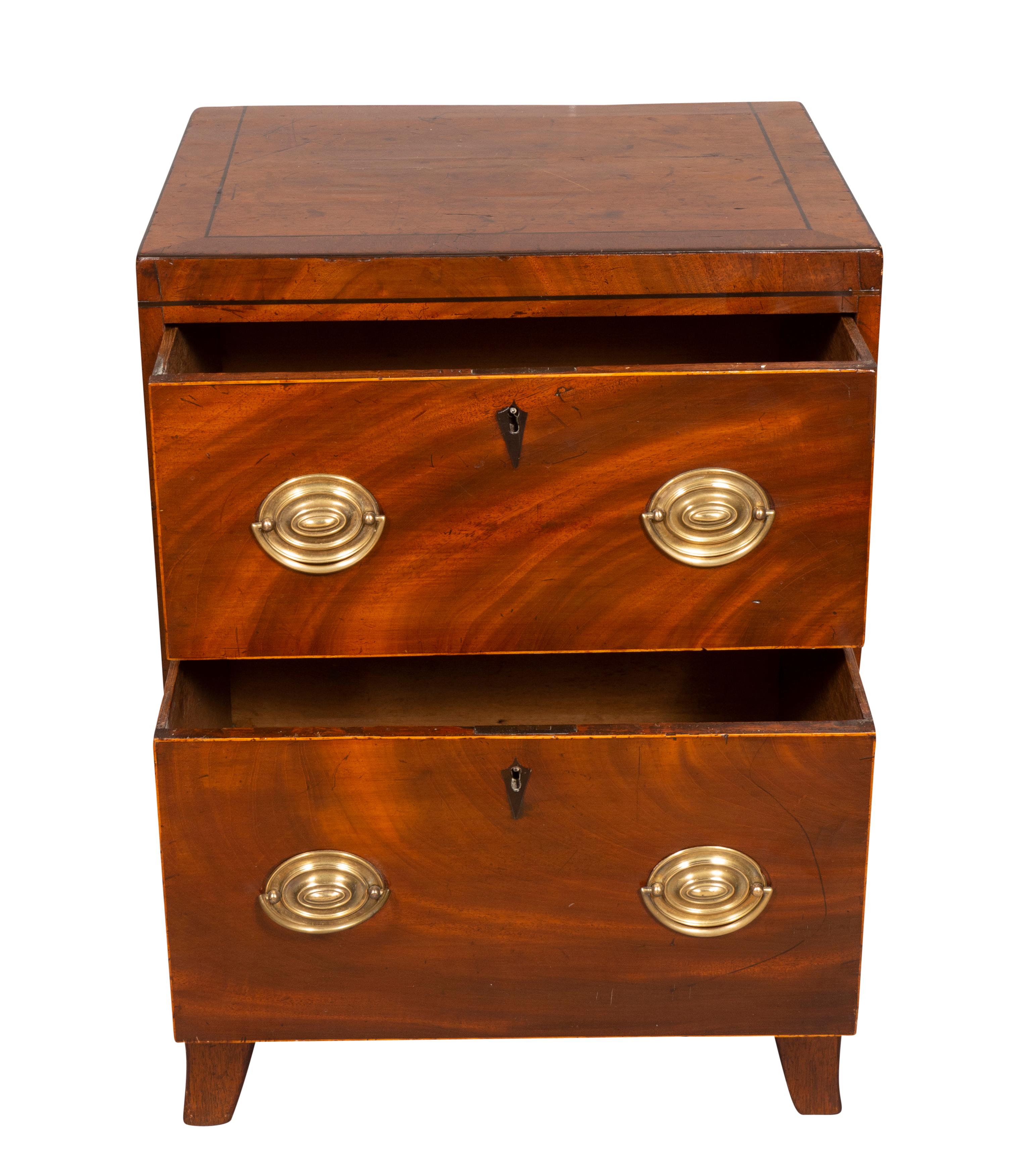 George III Mahogany Small Chest of Drawers For Sale 9