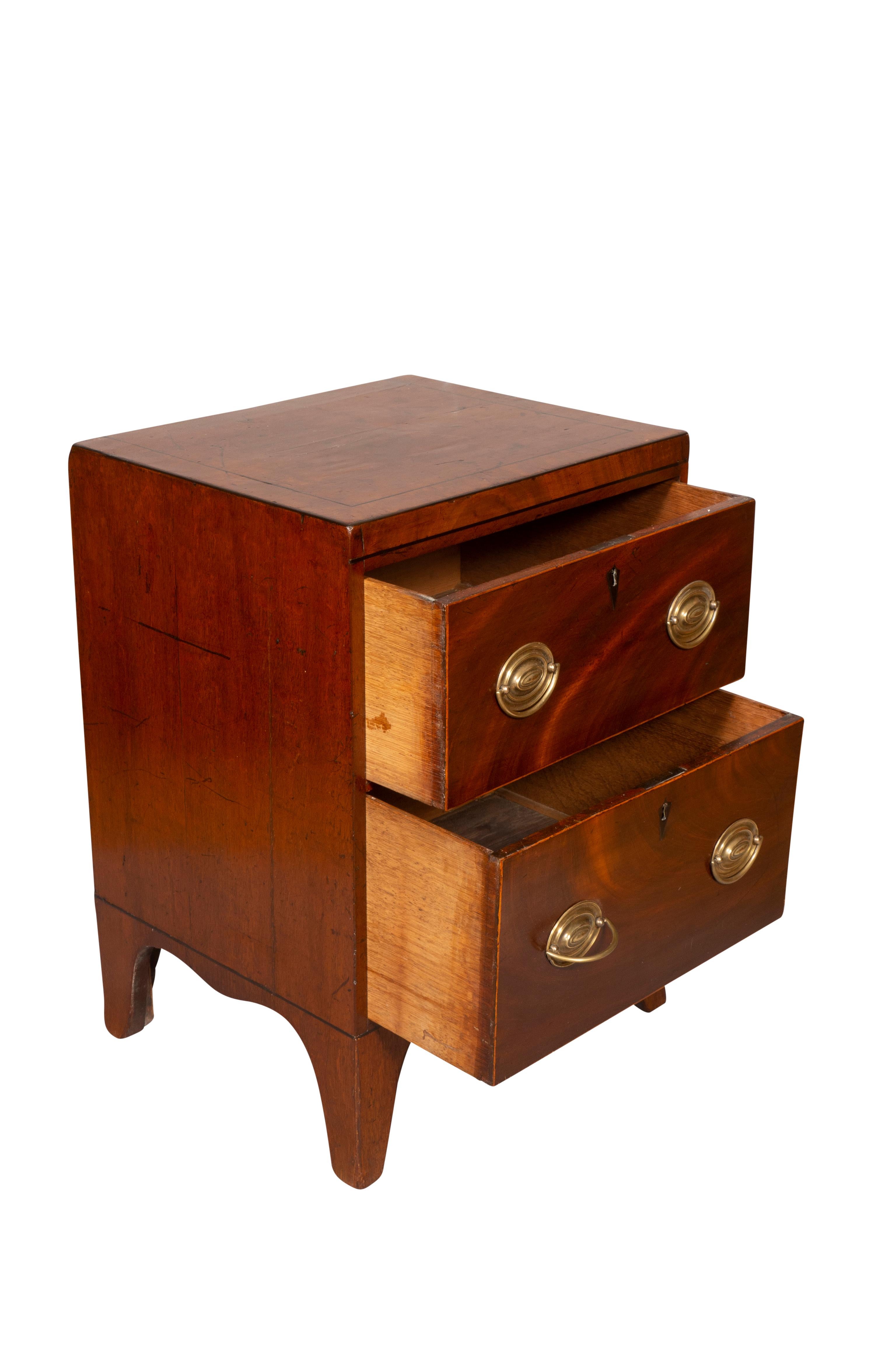 George III Mahogany Small Chest of Drawers For Sale 10