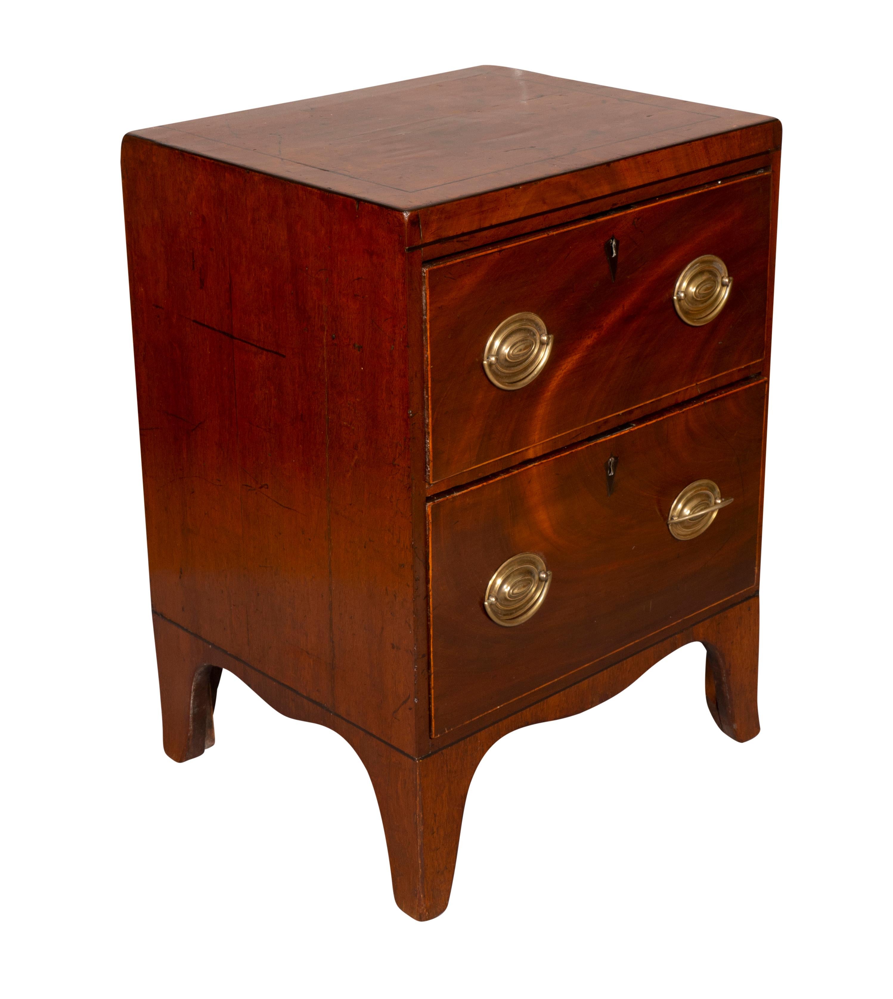 English George III Mahogany Small Chest of Drawers For Sale