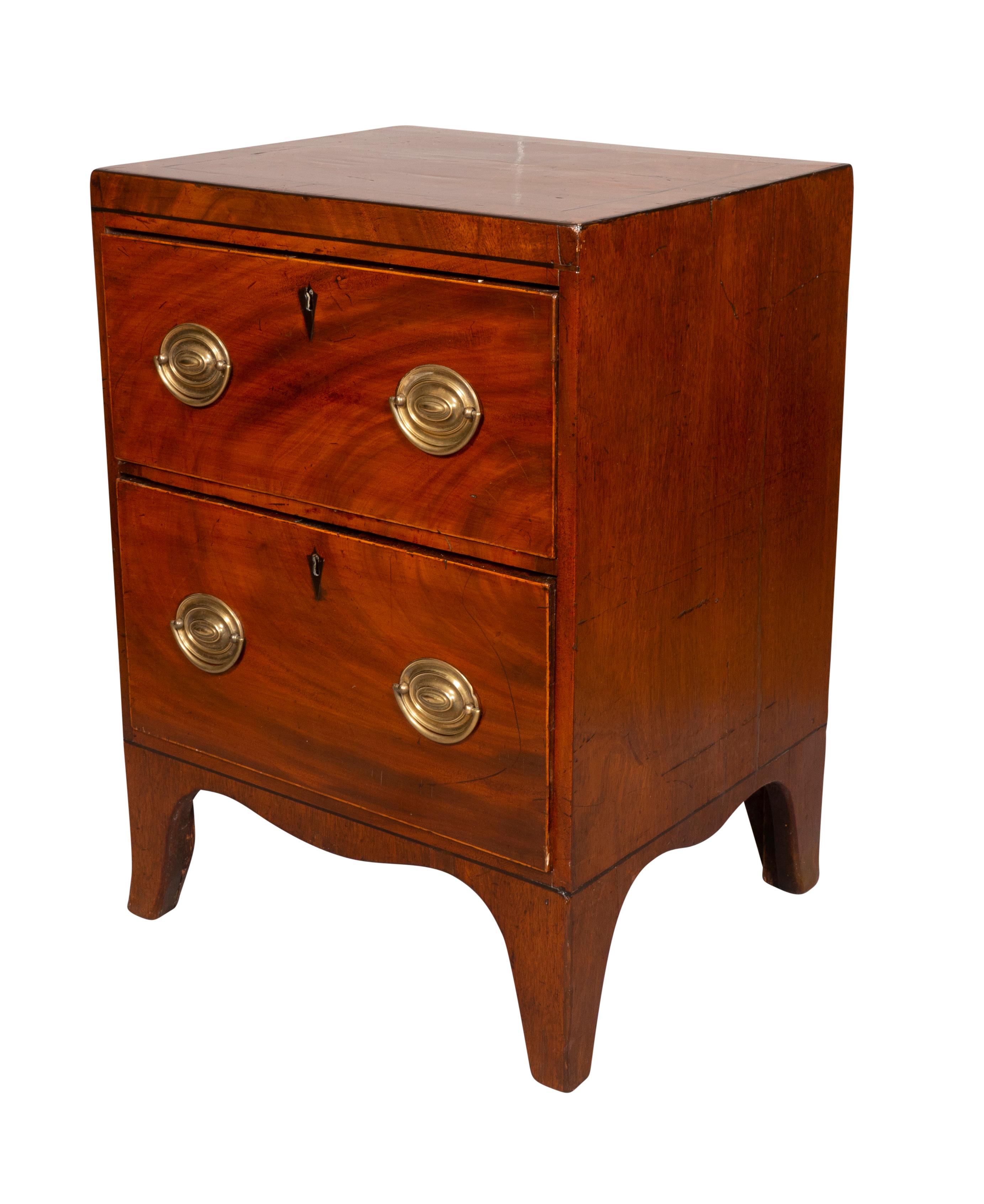 George III Mahogany Small Chest of Drawers For Sale 1