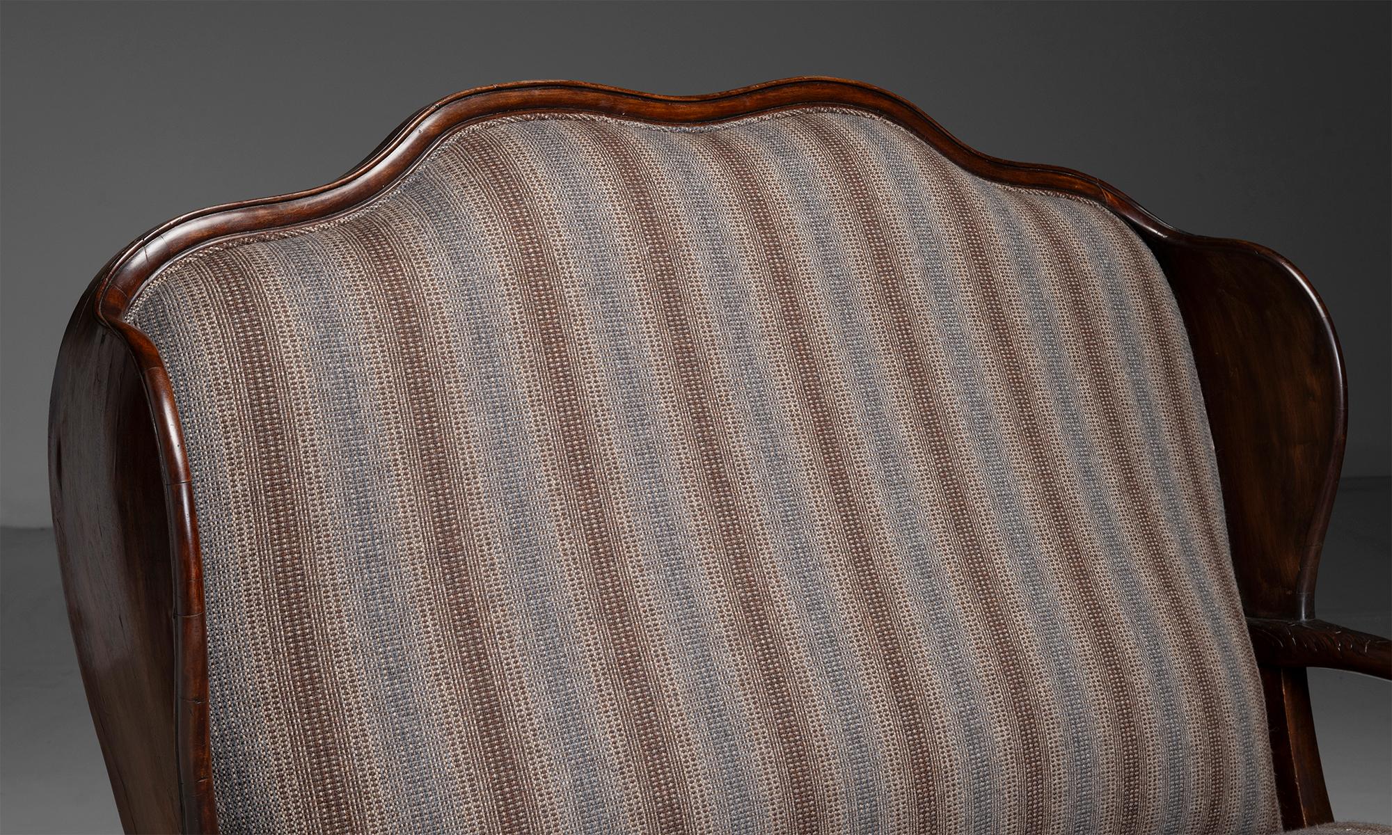 George III Mahogany Sofa, England circa 1750 In Good Condition In Culver City, CA