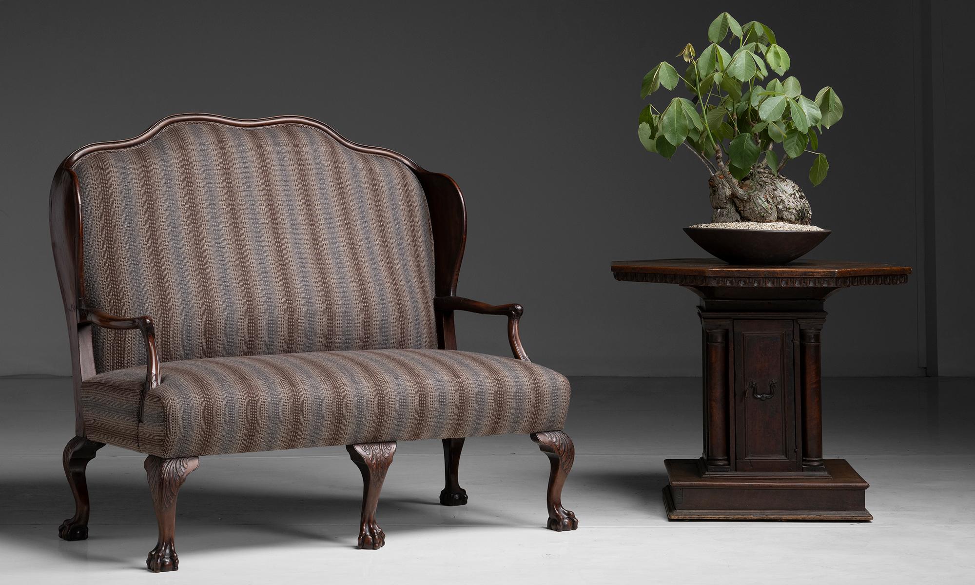 George III Mahogany Sofa, England circa 1750 4