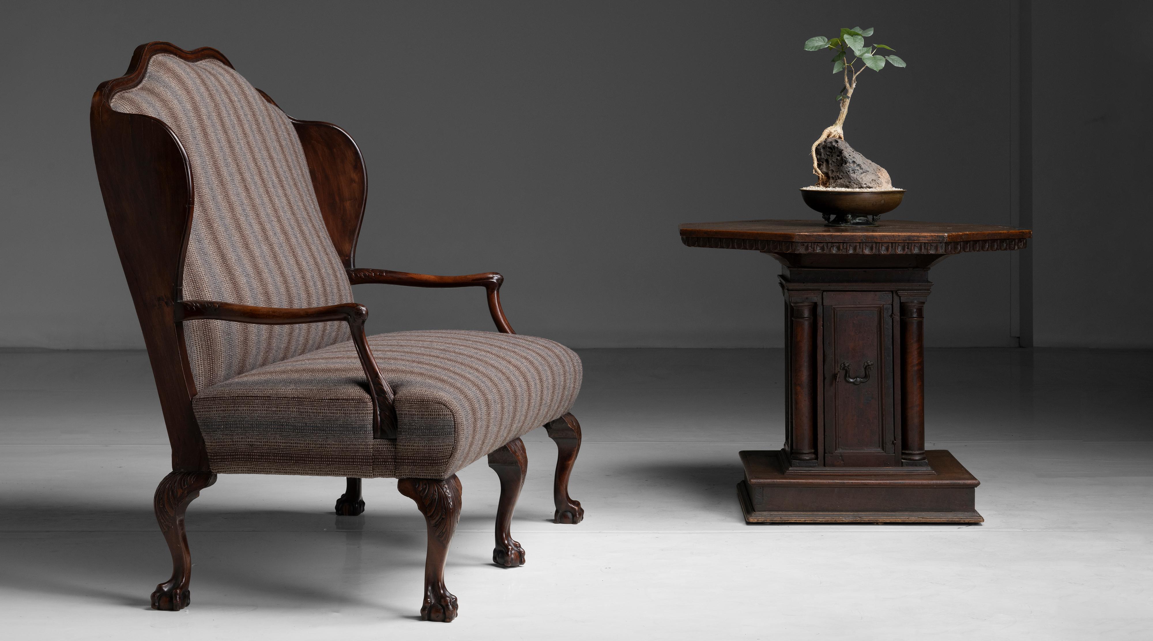 George III Mahogany Sofa, England circa 1750 5