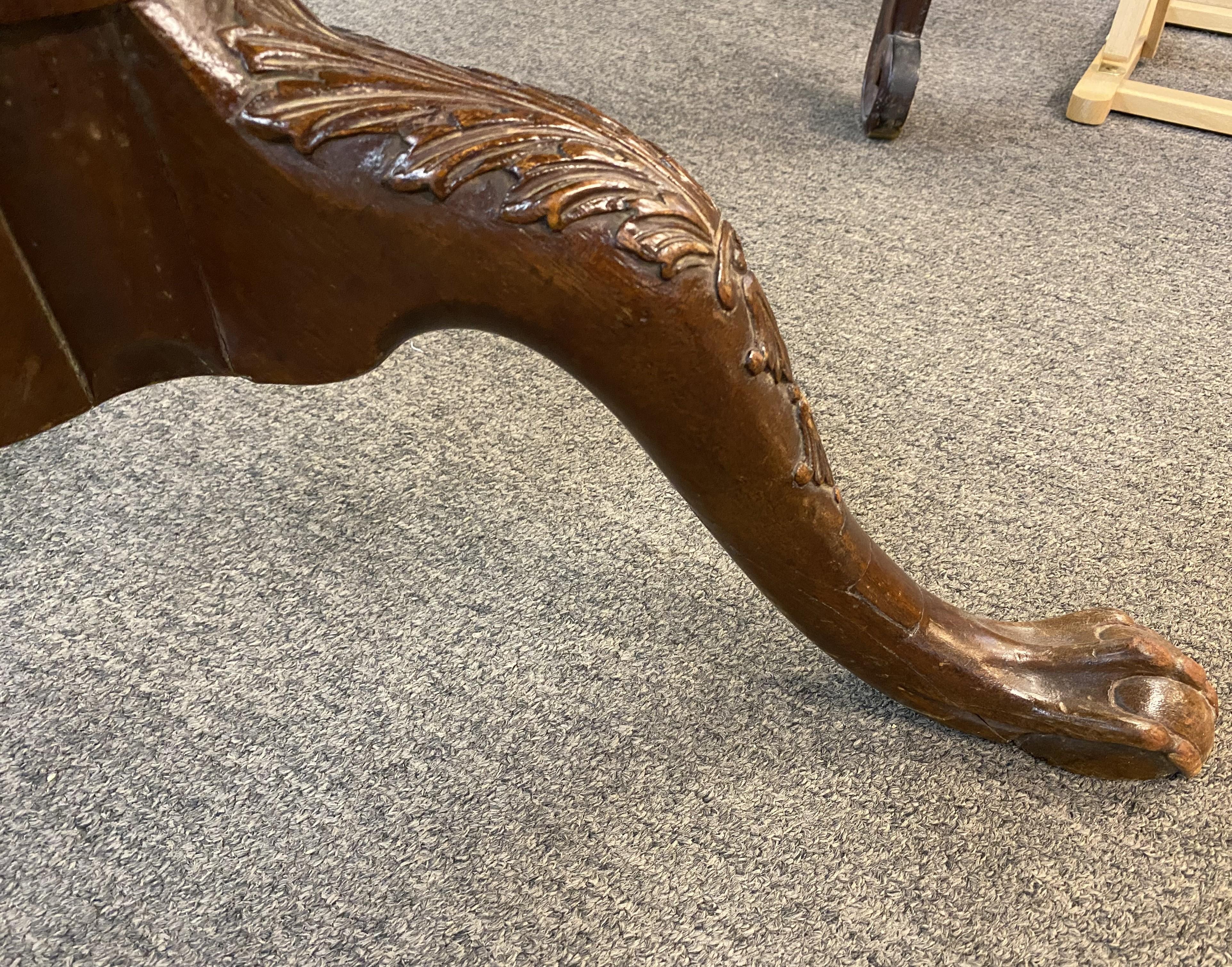 George III Mahogany Supper Table with Shell Carvings circa 1785 For Sale 5