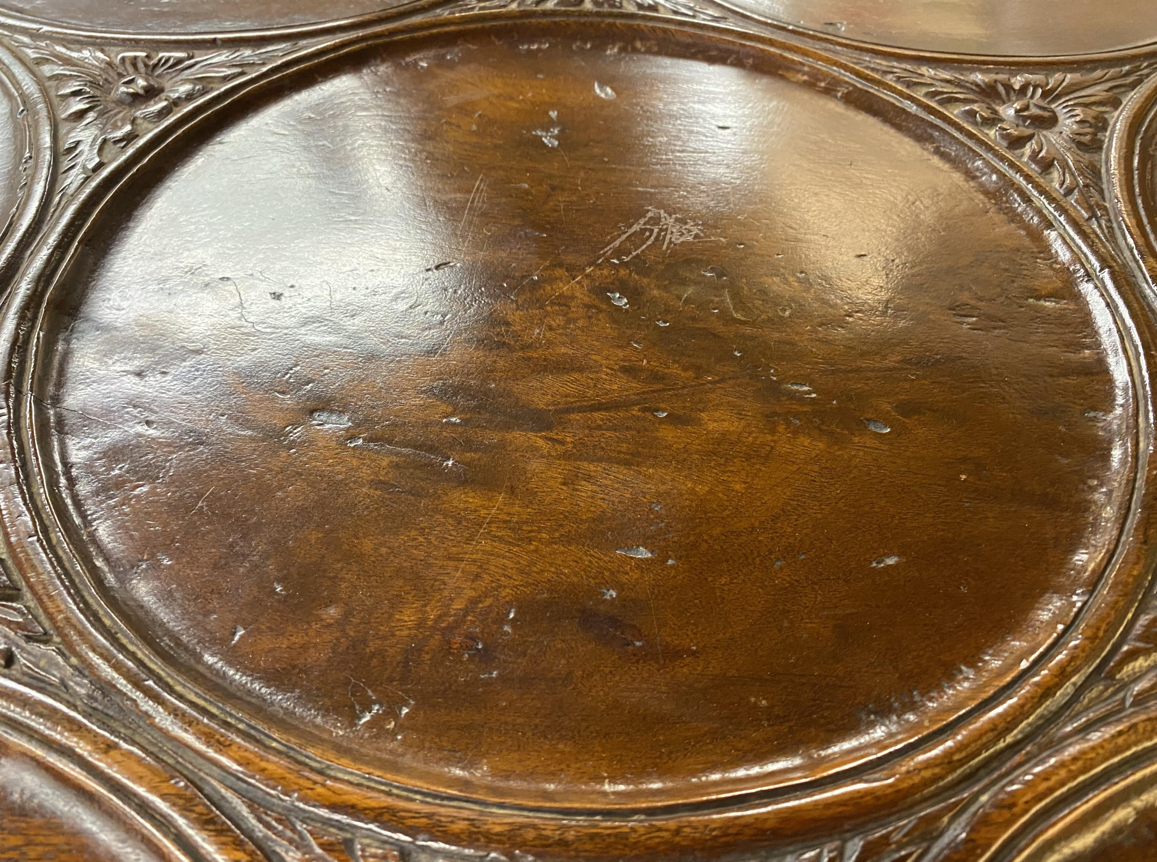 George III. Mahagoni-Tisch mit Muschelschnitzereien um 1785 im Angebot 8