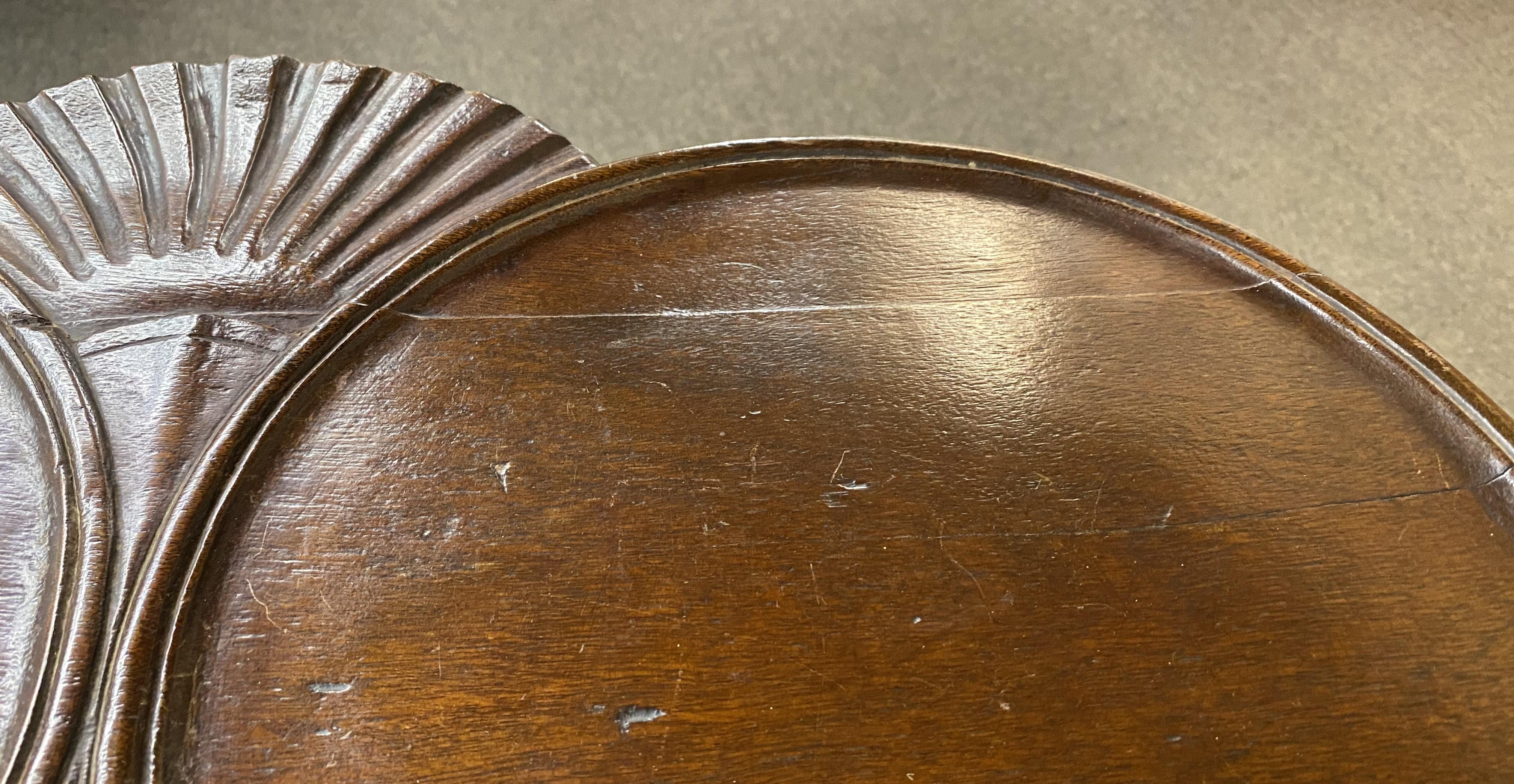 George III Mahogany Supper Table with Shell Carvings circa 1785 For Sale 9