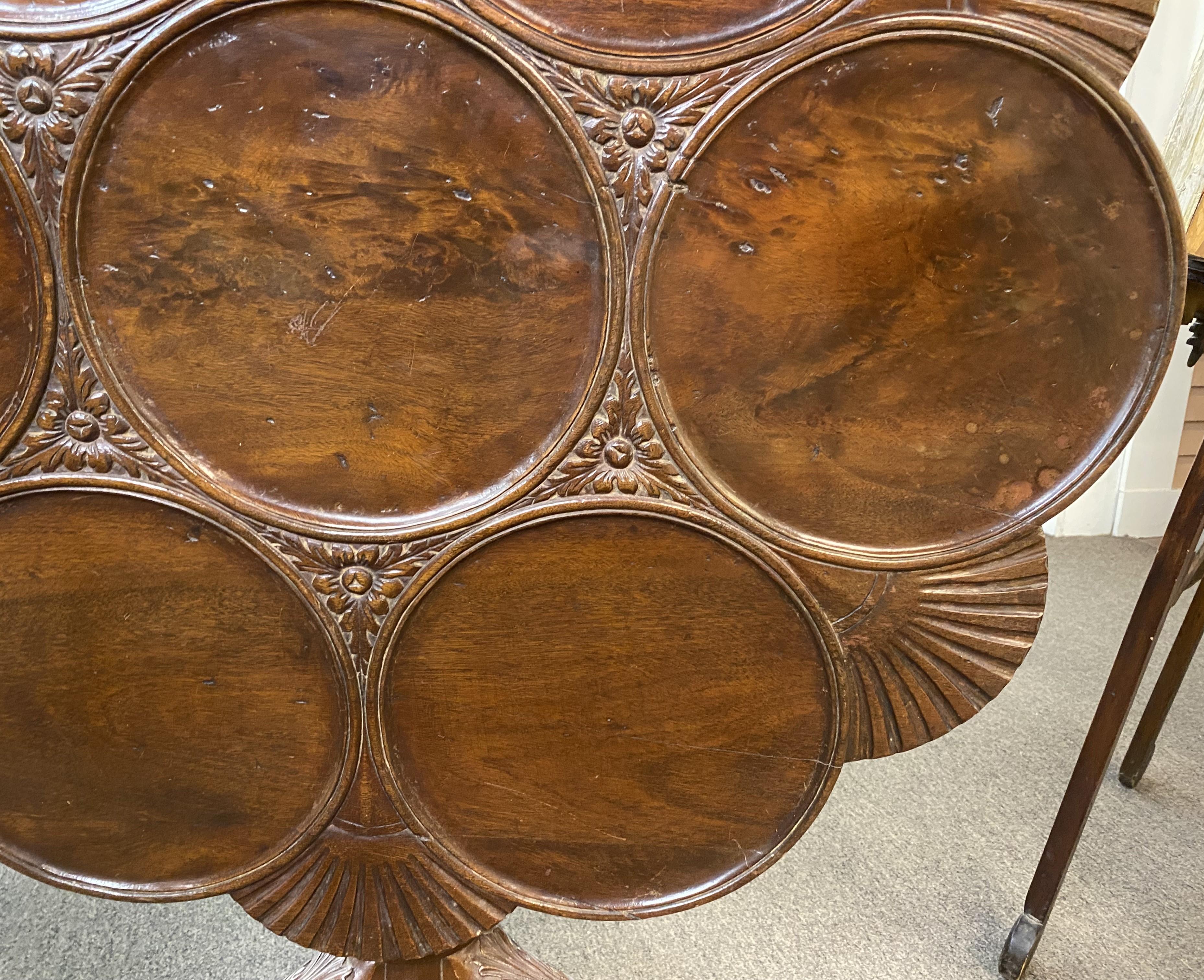 George III Mahogany Supper Table with Shell Carvings circa 1785 In Good Condition For Sale In Milford, NH