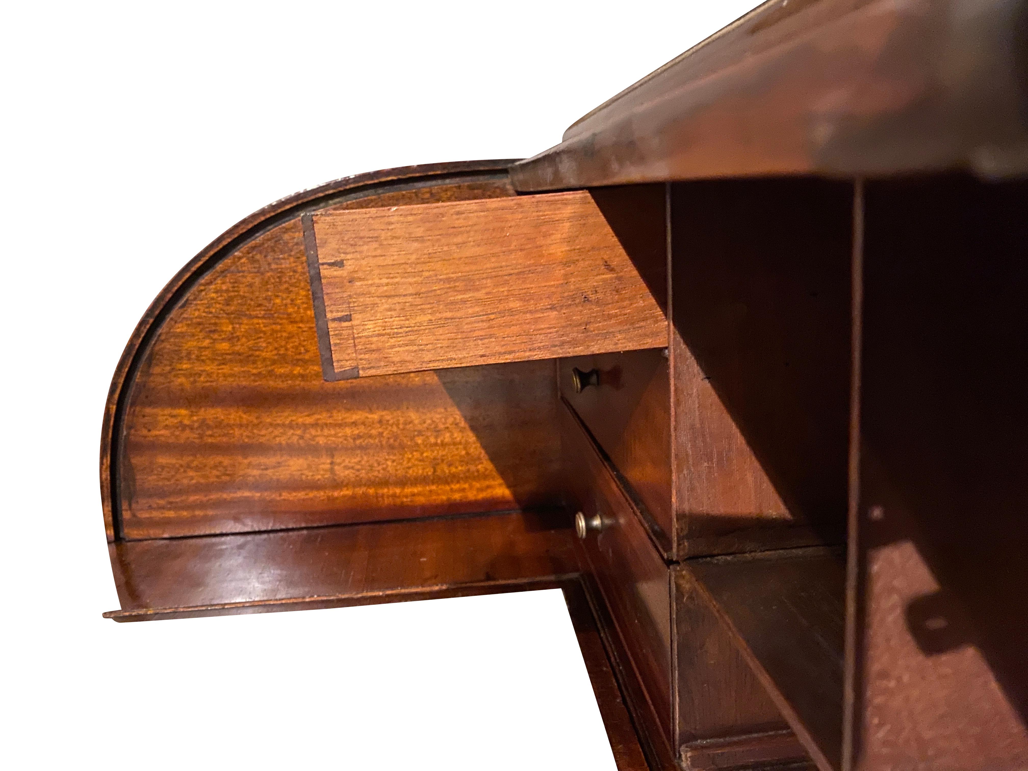 Escritorio de tambor de caoba Jorge III en venta 7