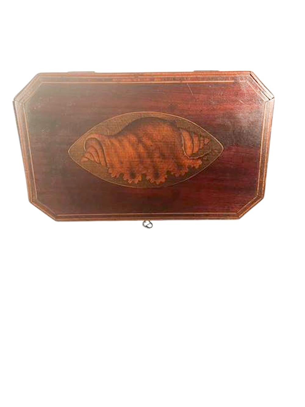 Boîte à thé George III en acajou avec coins coupés et deux incrustations de coquilles de conque en vente 6