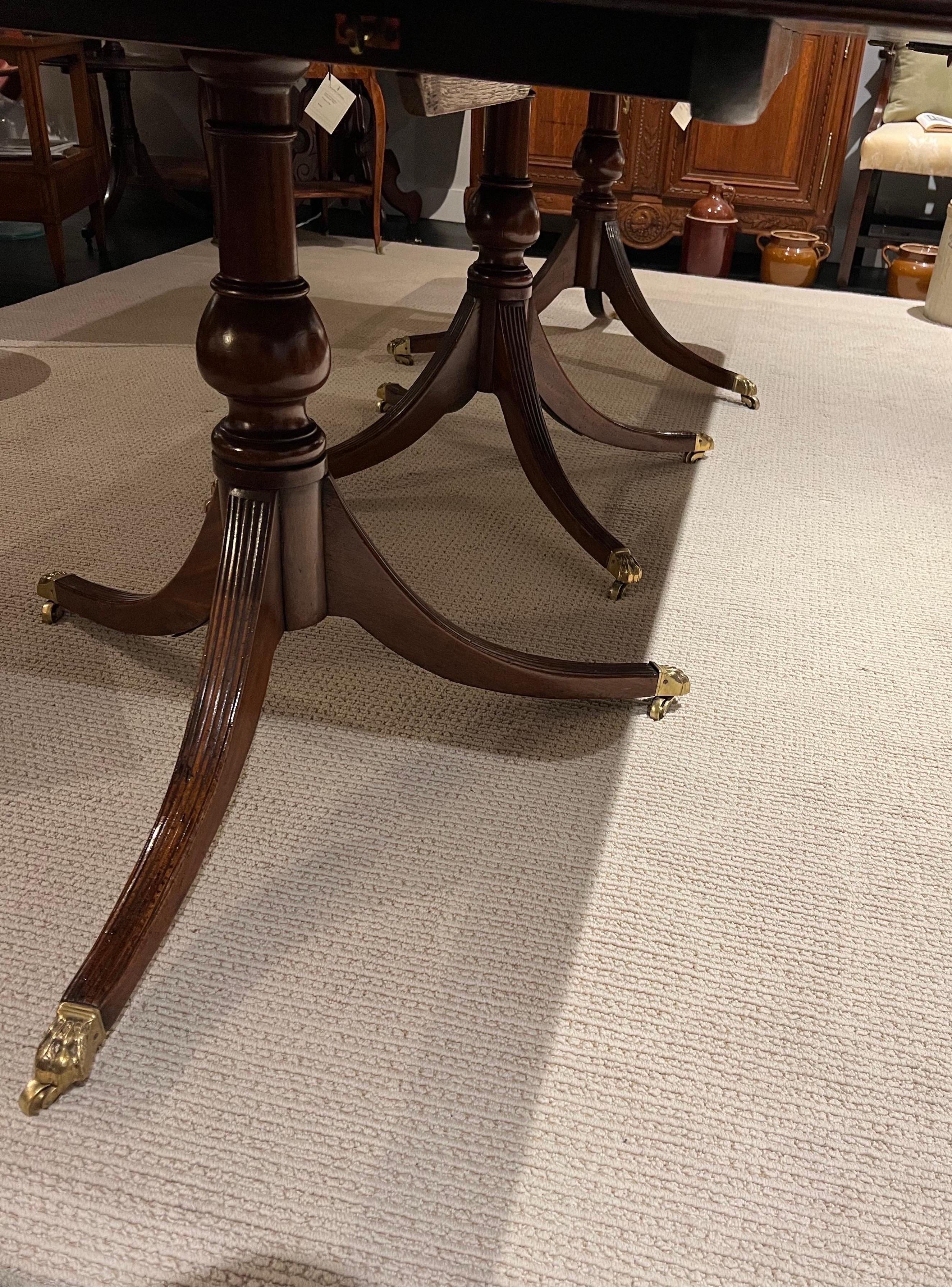 18th Century George Iii Mahogany Three pedestal Dining Table with 2 leaves 