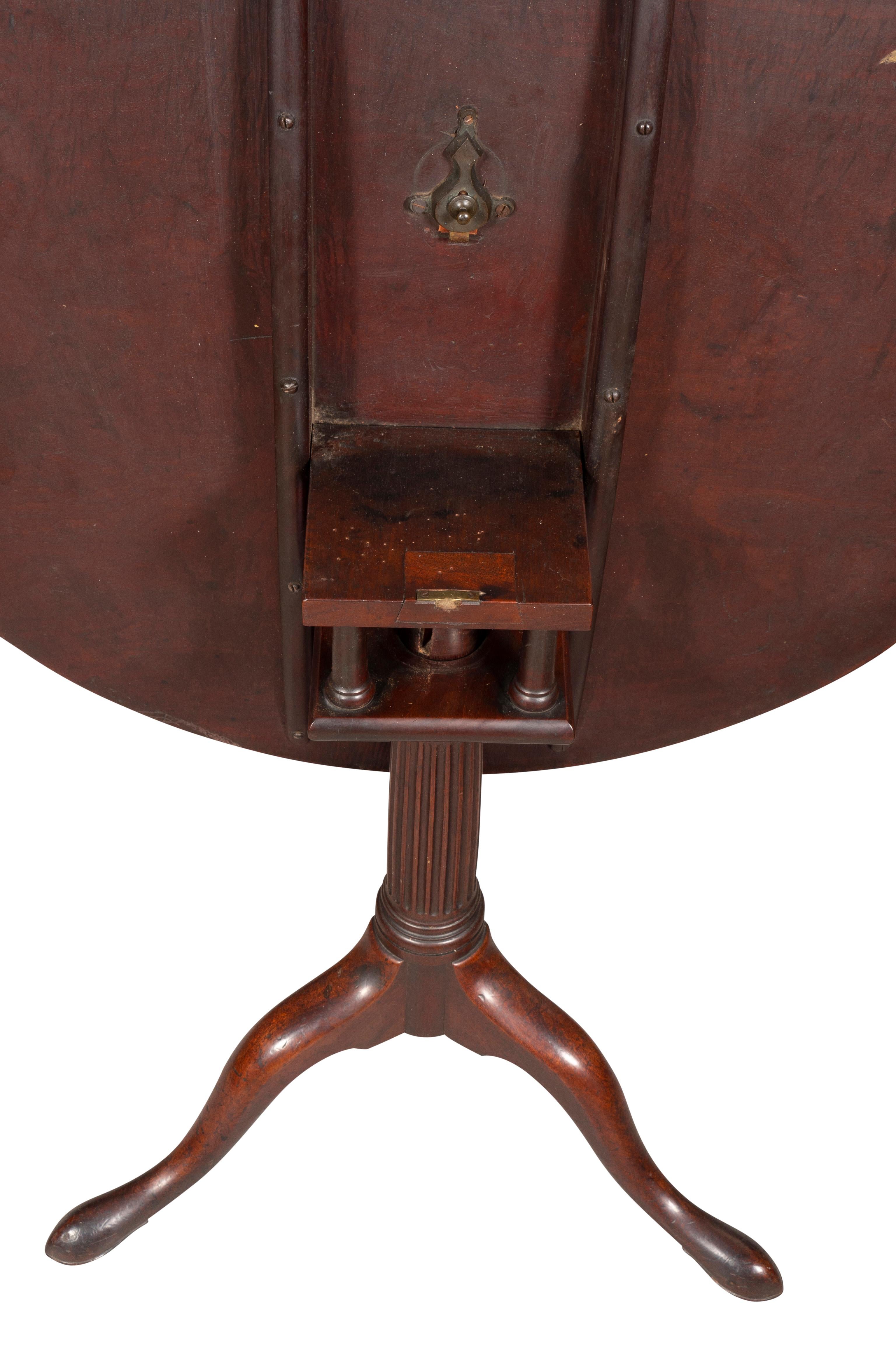 George III. Mahagoni-Tisch mit Kippplatte im Angebot 7