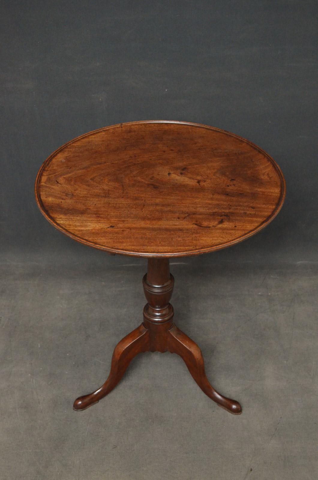 Sn4575 fine Georgian tripod table, having one piece dished top in figured mahogany on turned urn column terminating in 3 cabriole legs and pad feet. This antique table retains its original finish, soft colour and patina, all in wonderful home ready