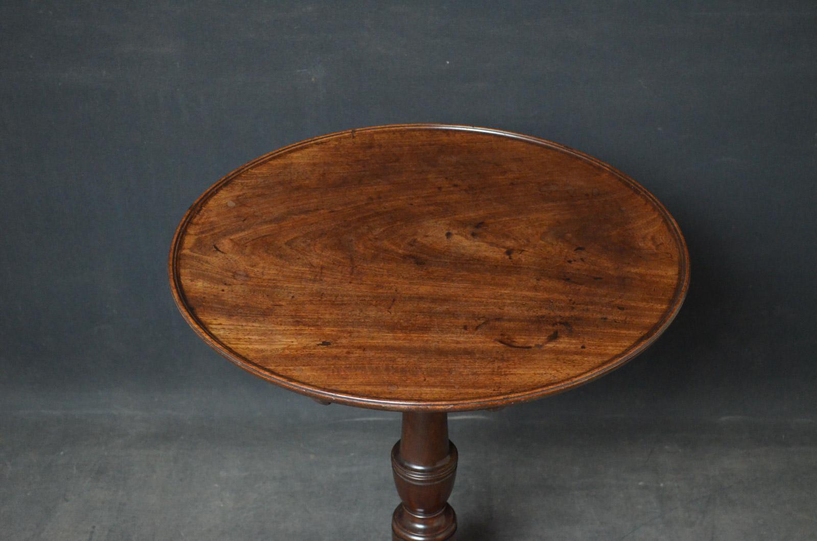 English George III Mahogany Tilt Top Table