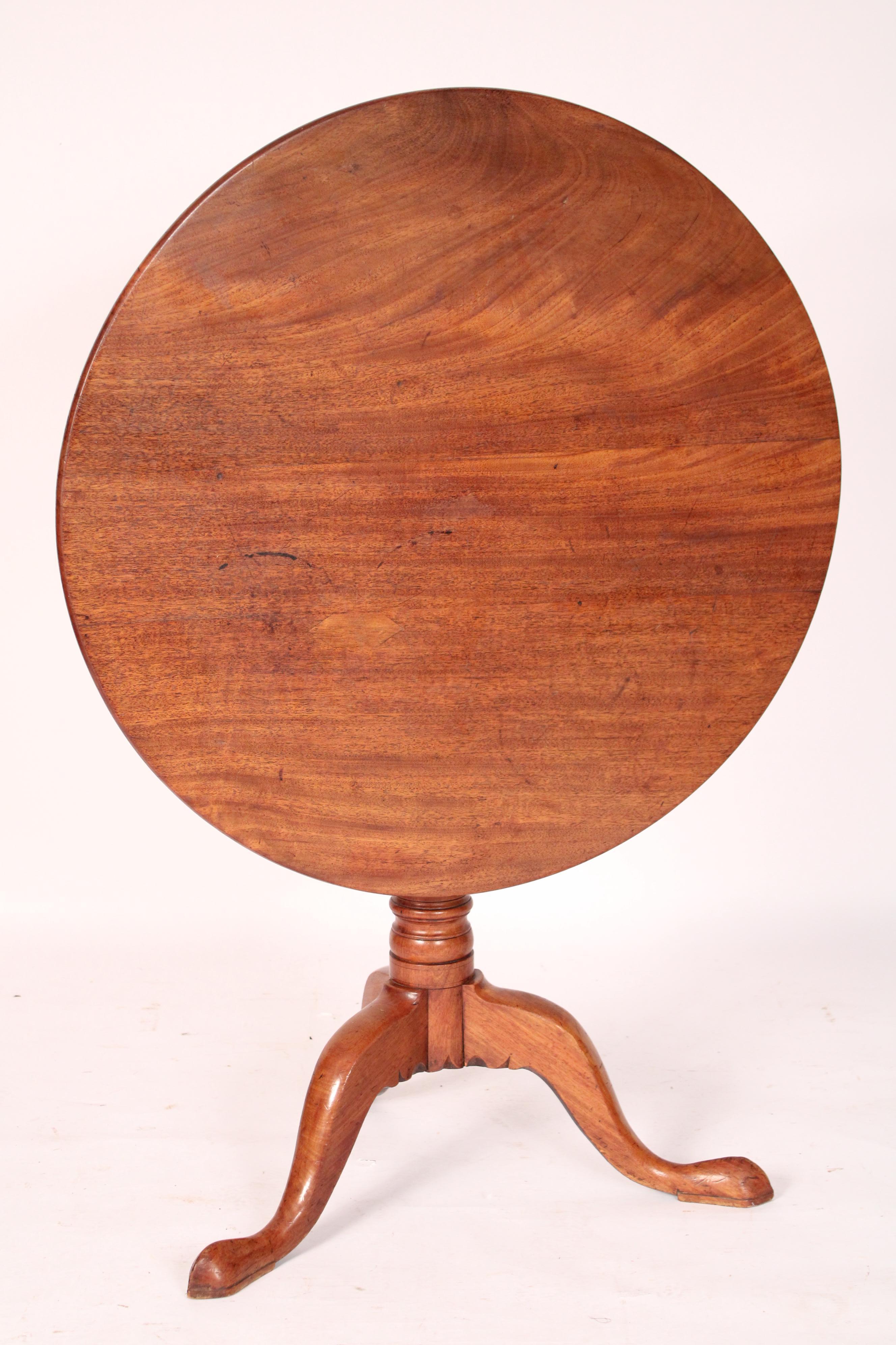 Table à plateau basculant en acajou George III Bon état - En vente à Laguna Beach, CA
