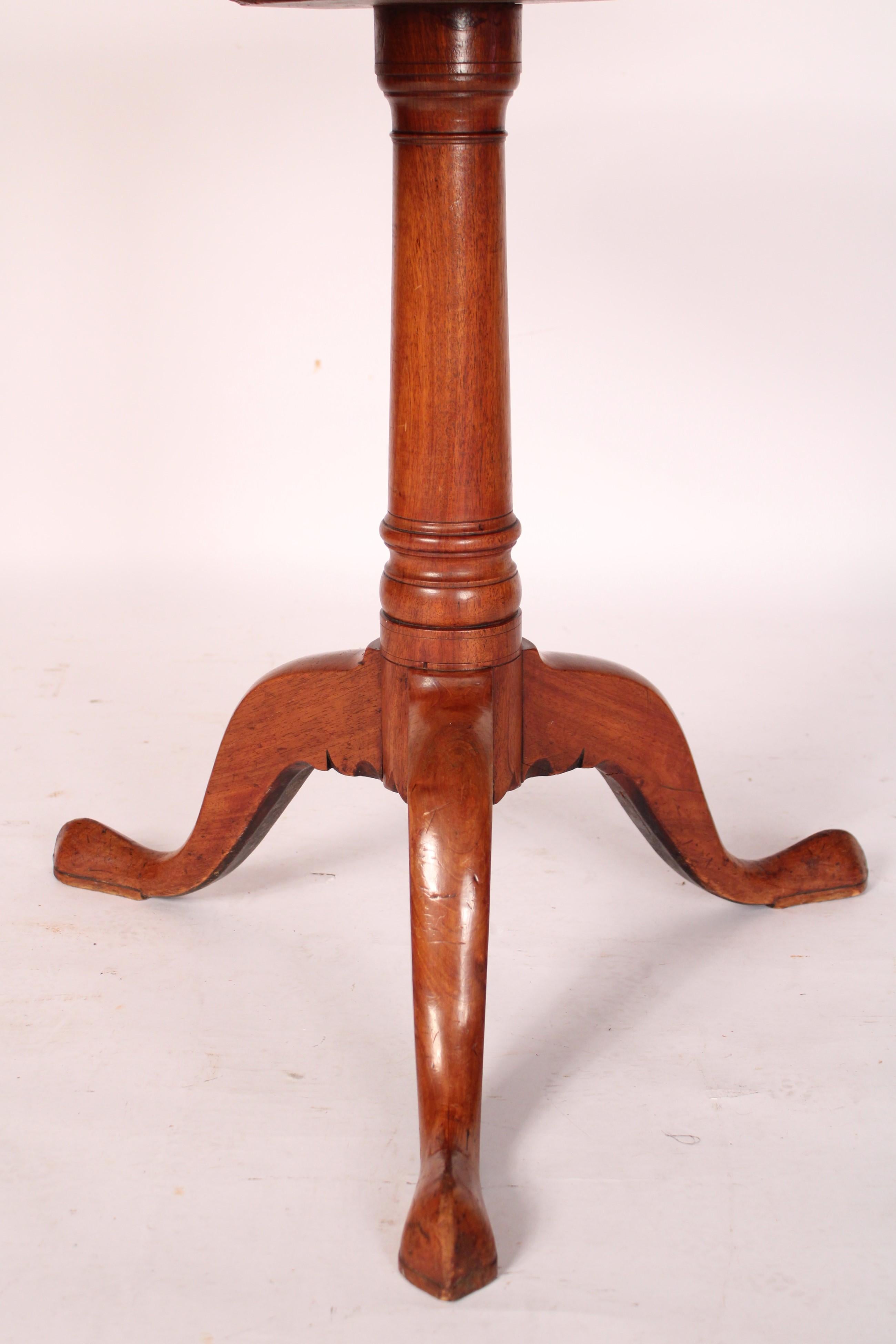 Table à plateau basculant en acajou George III en vente 1