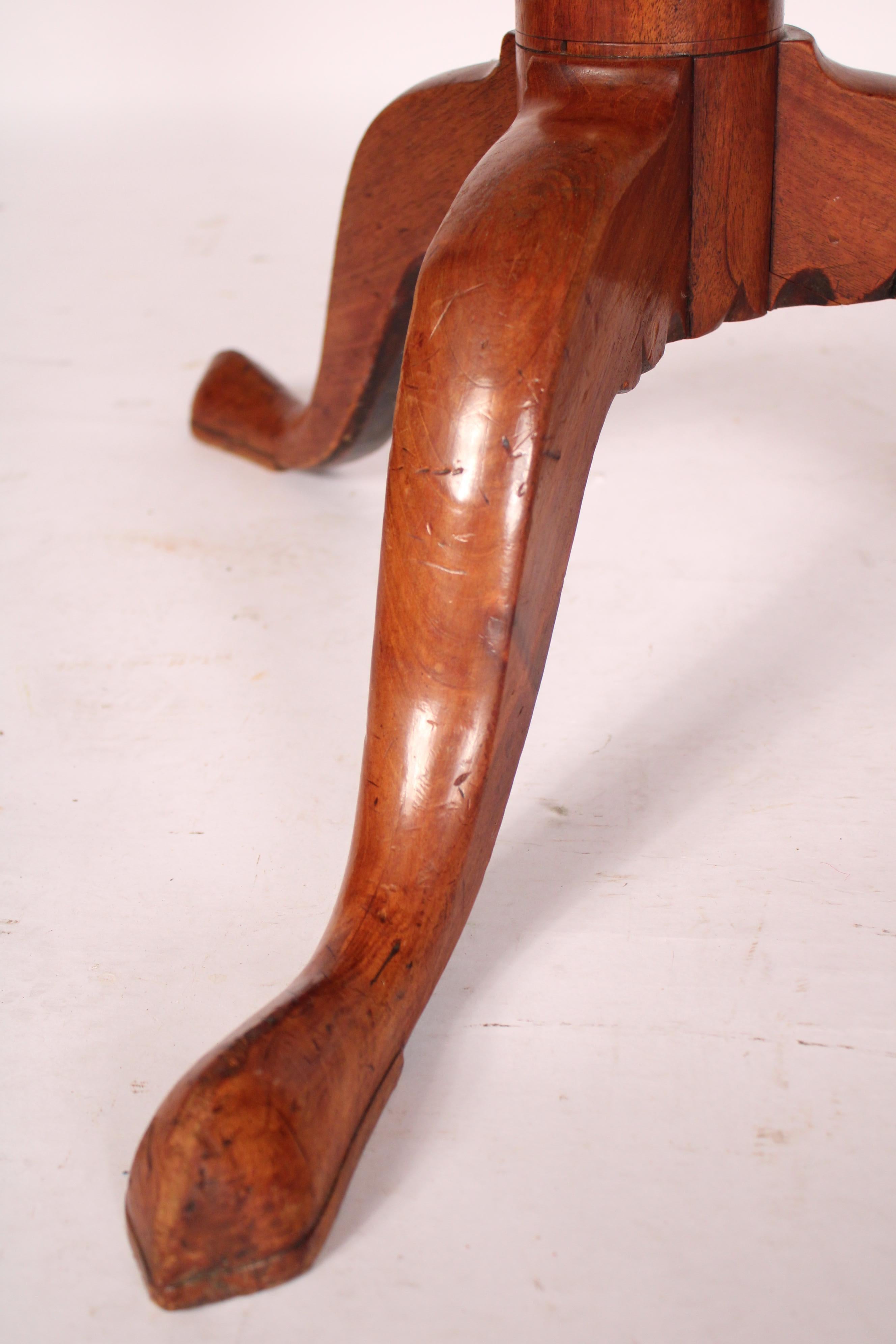 Table à plateau basculant en acajou George III en vente 2