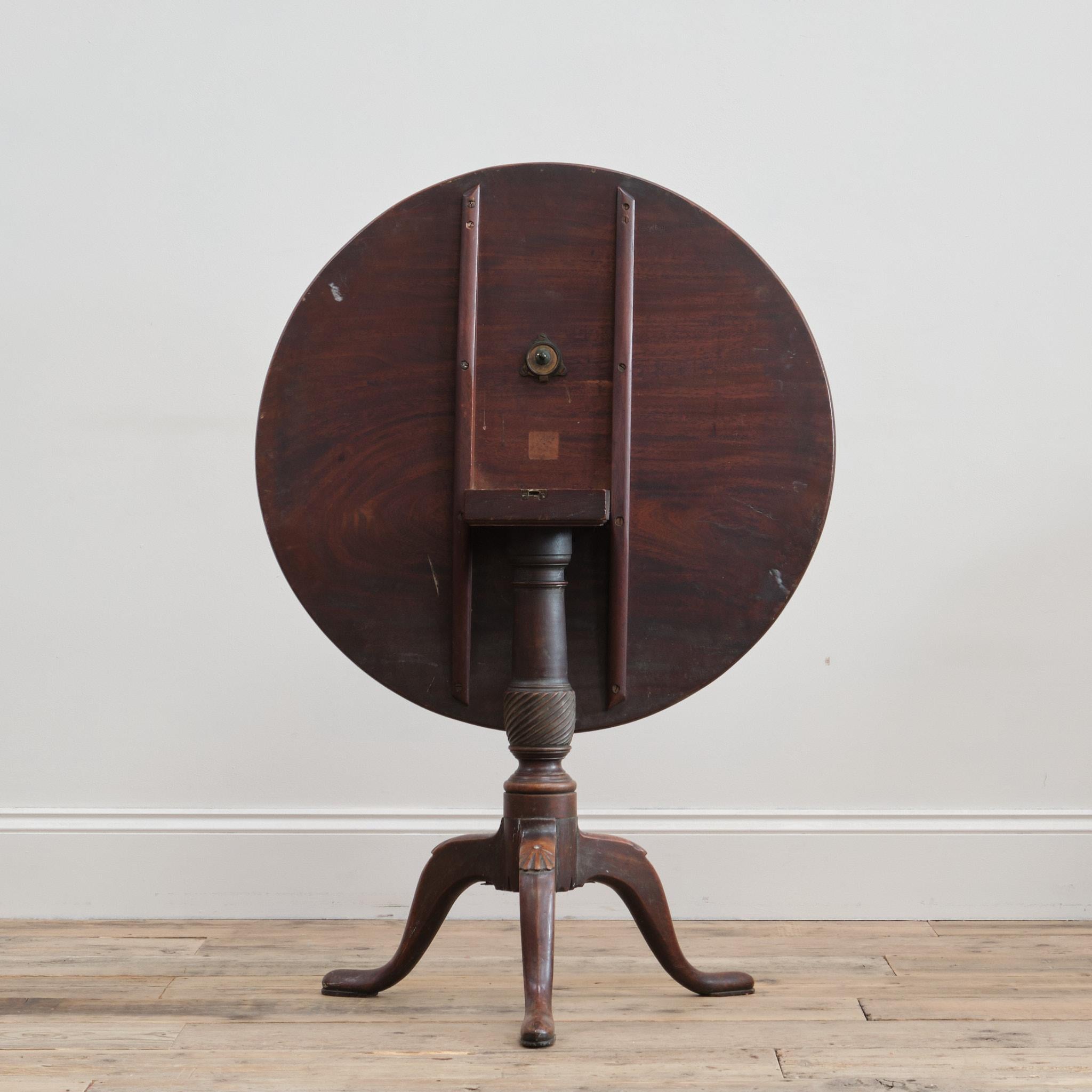Table à plateau basculant en acajou George III en vente 2