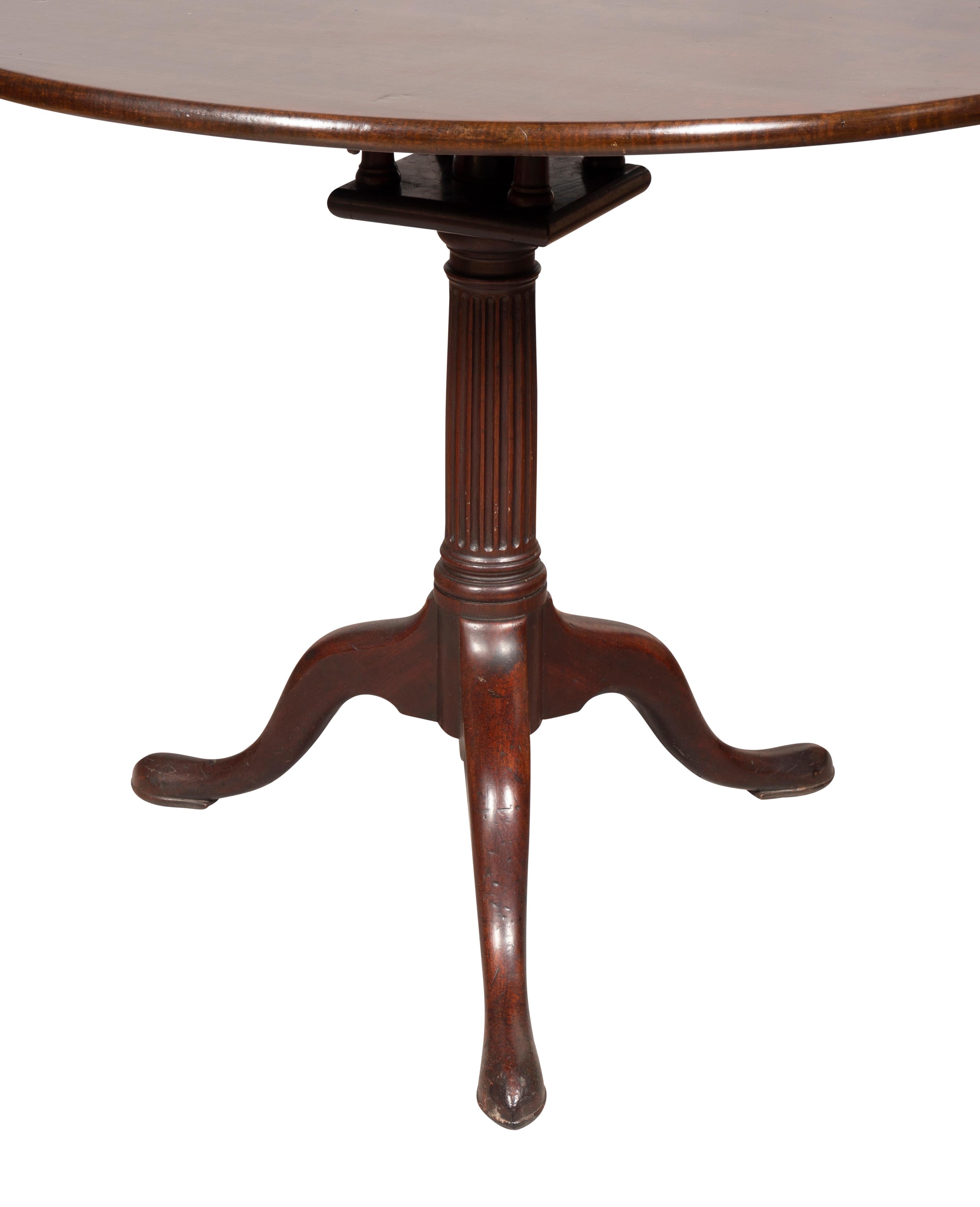 George III. Mahagoni-Tisch mit Kippplatte im Angebot 3