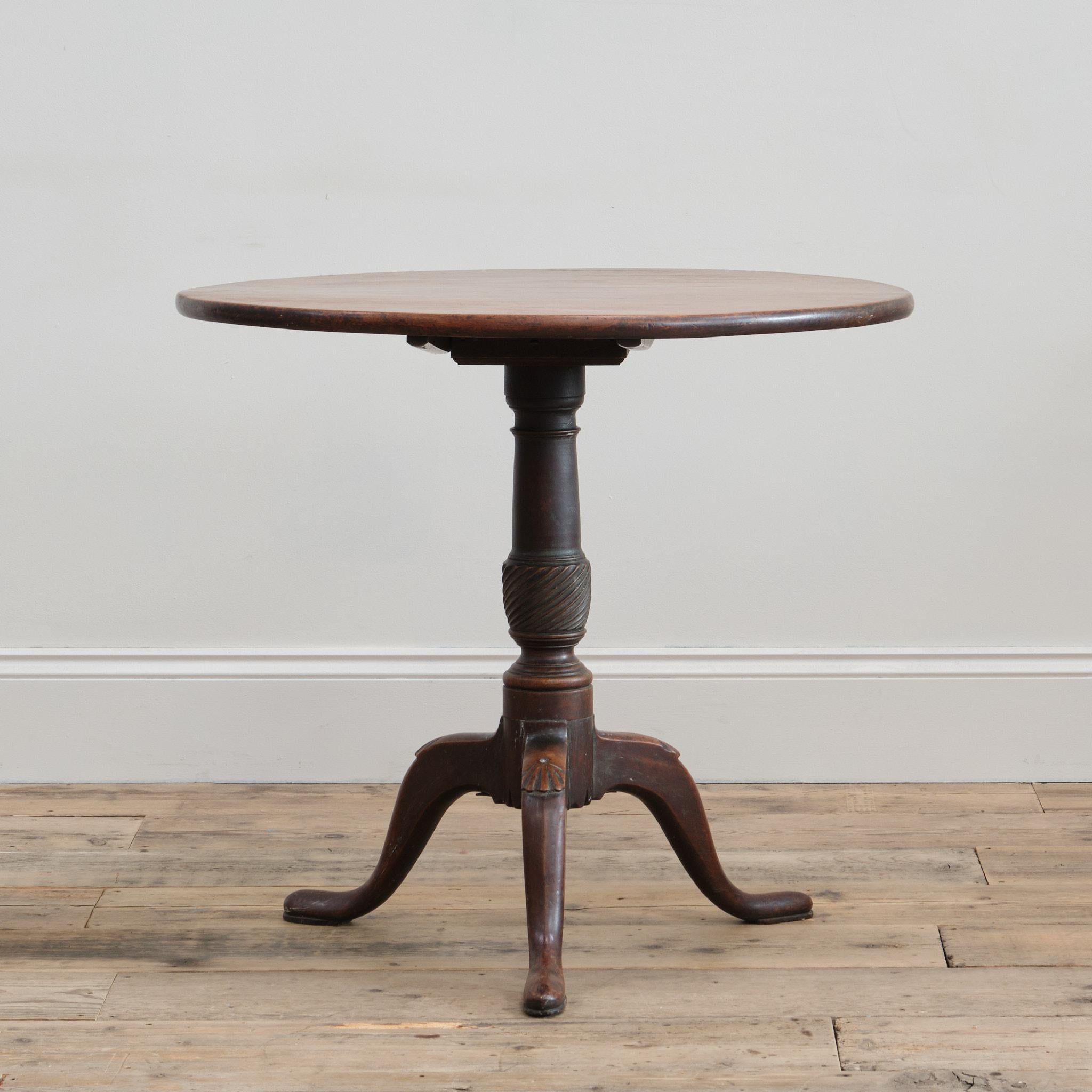 Table à plateau basculant en acajou George III en vente 3