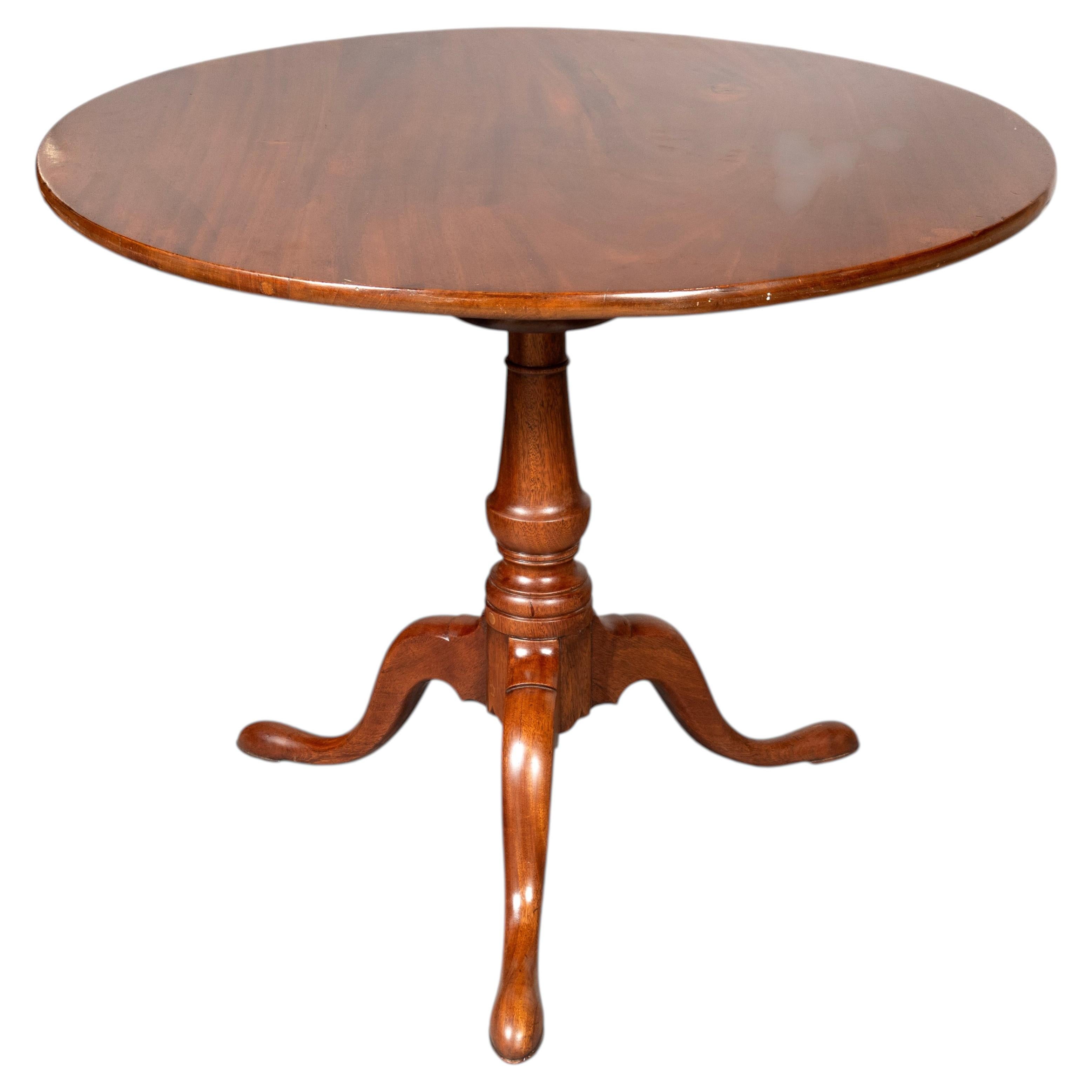 Mesa de té de estilo Jorge III con tablero abatible, de caoba