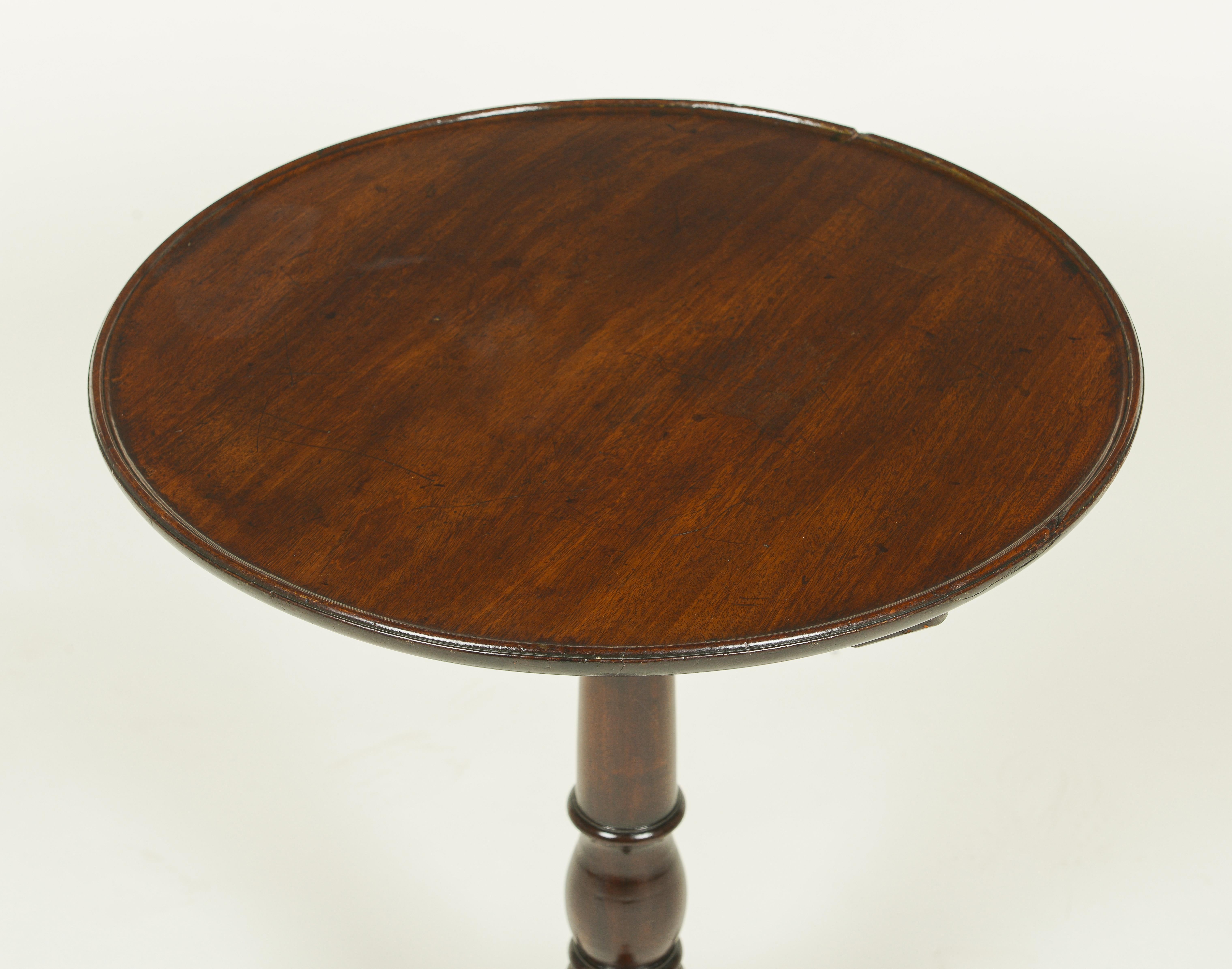 Early 19th Century George III Mahogany Tilt-Top Tripod Table For Sale